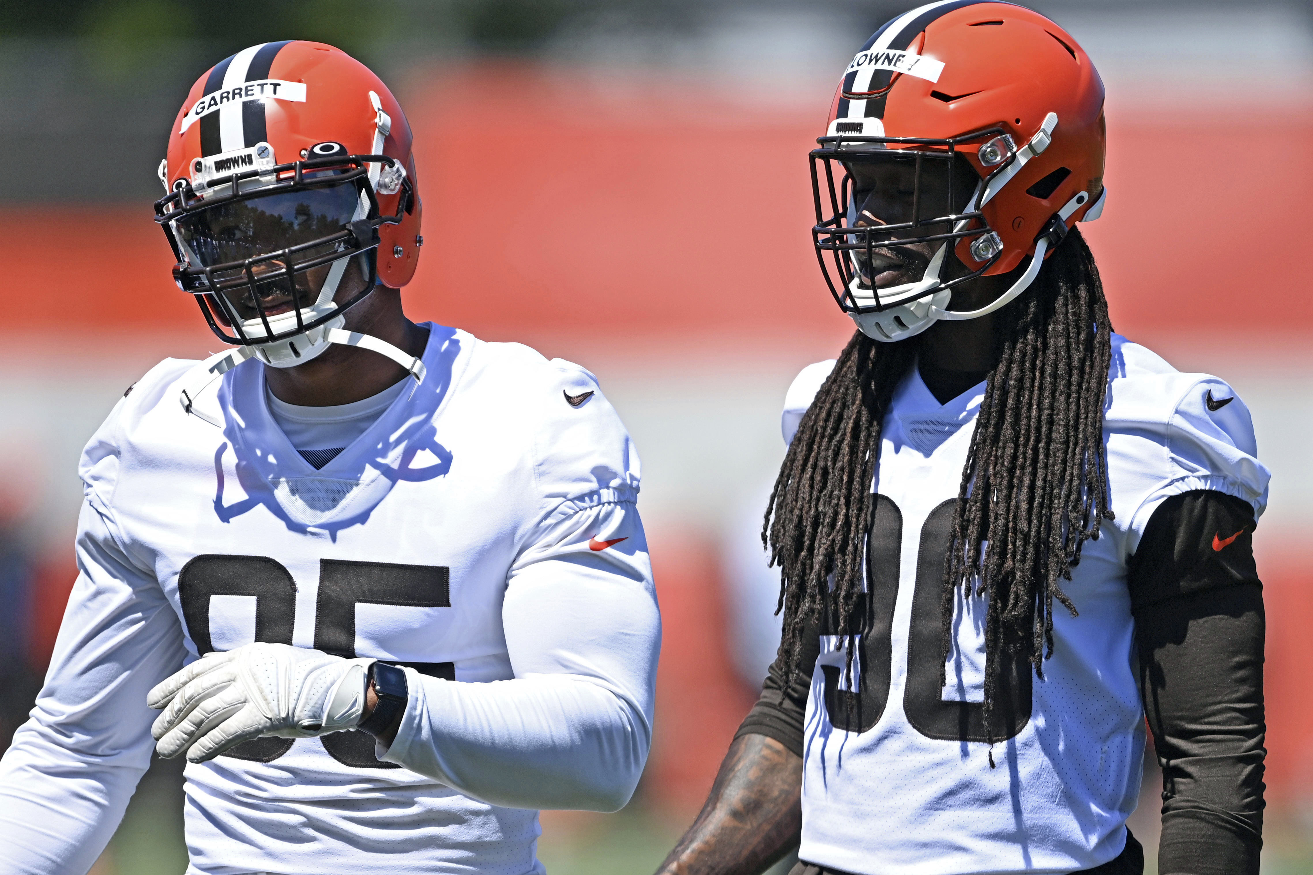 Browns DE Jadeveon Clowney sent home after comments made in interview