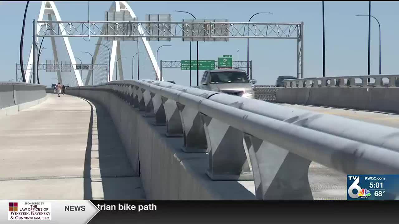 Officials looking at changes to I-74 Bridge pedestrian path