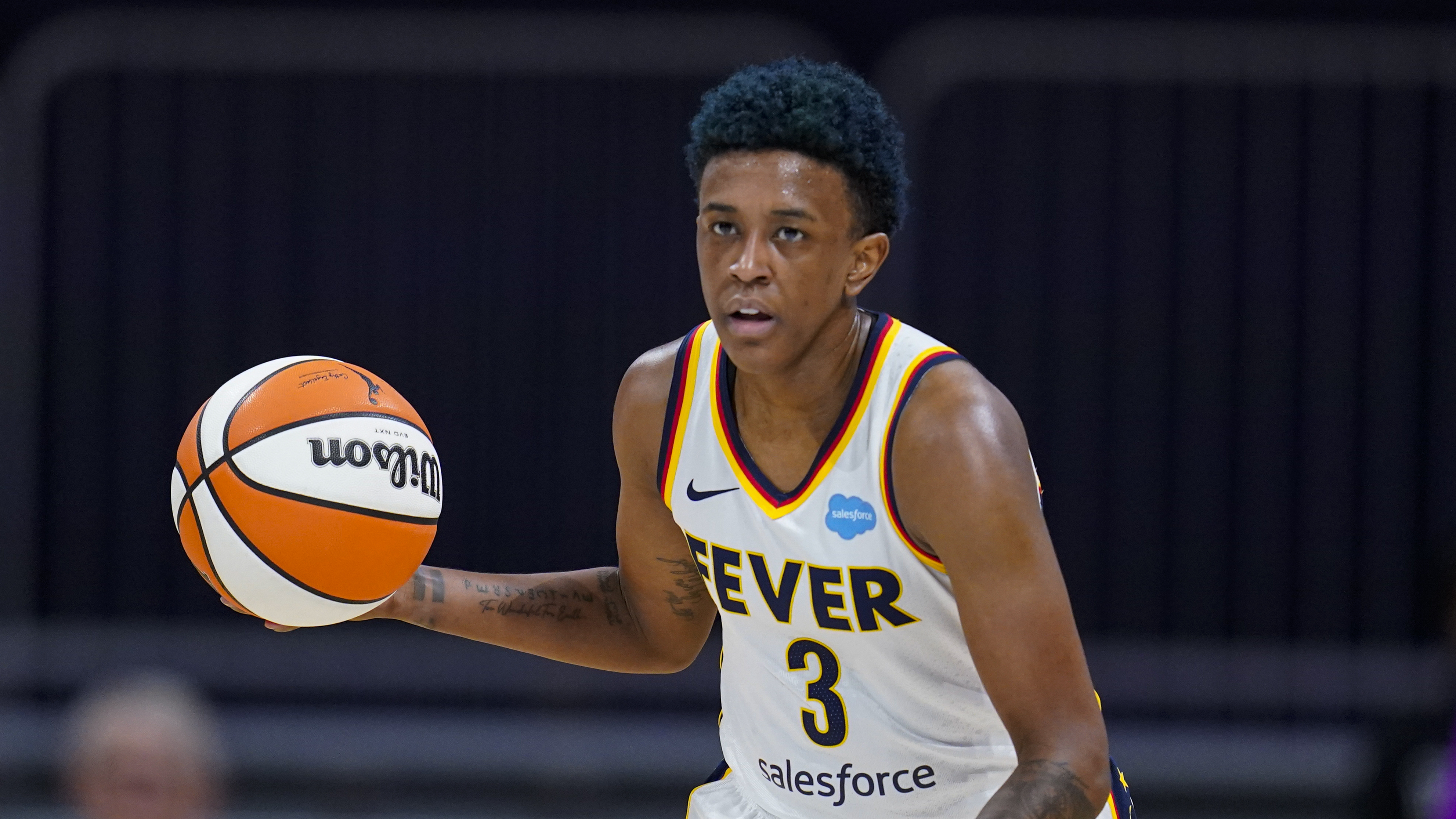 WNBA: Indiana Fever trade Danielle Robinson, acquire Kristy Wallace