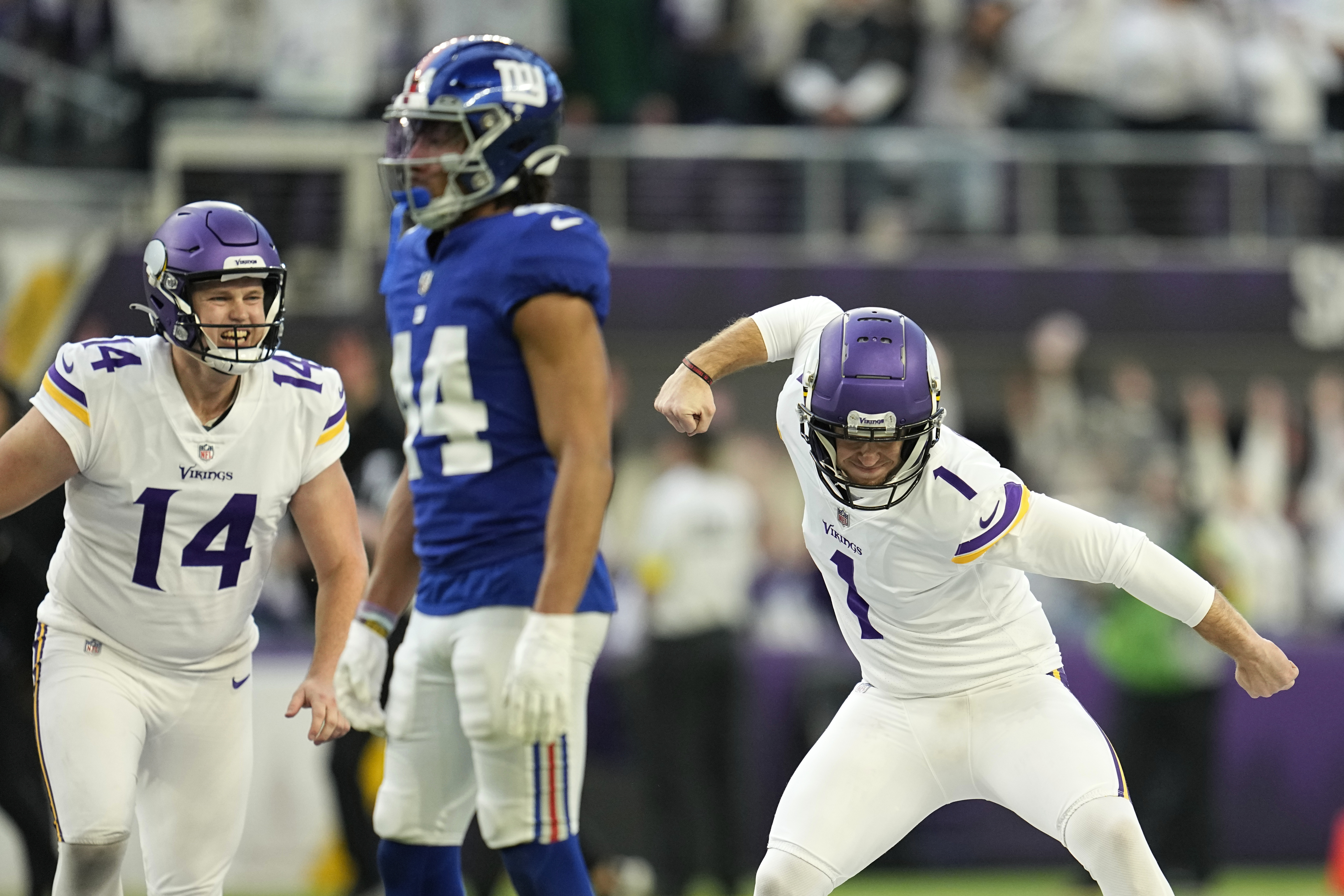 Rally-record Vikings host Giants in possible playoff preview - The San  Diego Union-Tribune