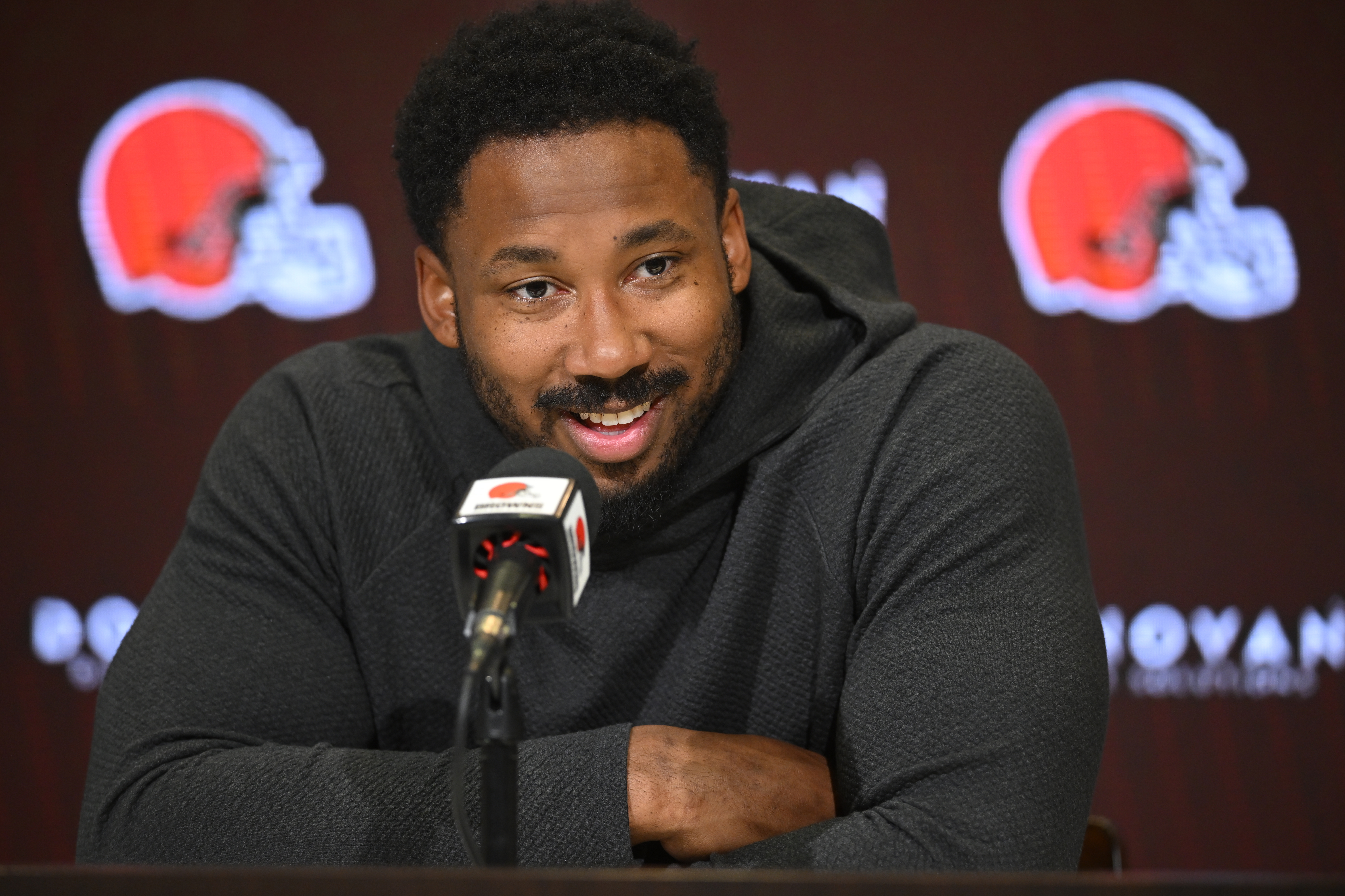 Browns defensive star Myles Garrett chasing greatness, hoping for picture  perfect season