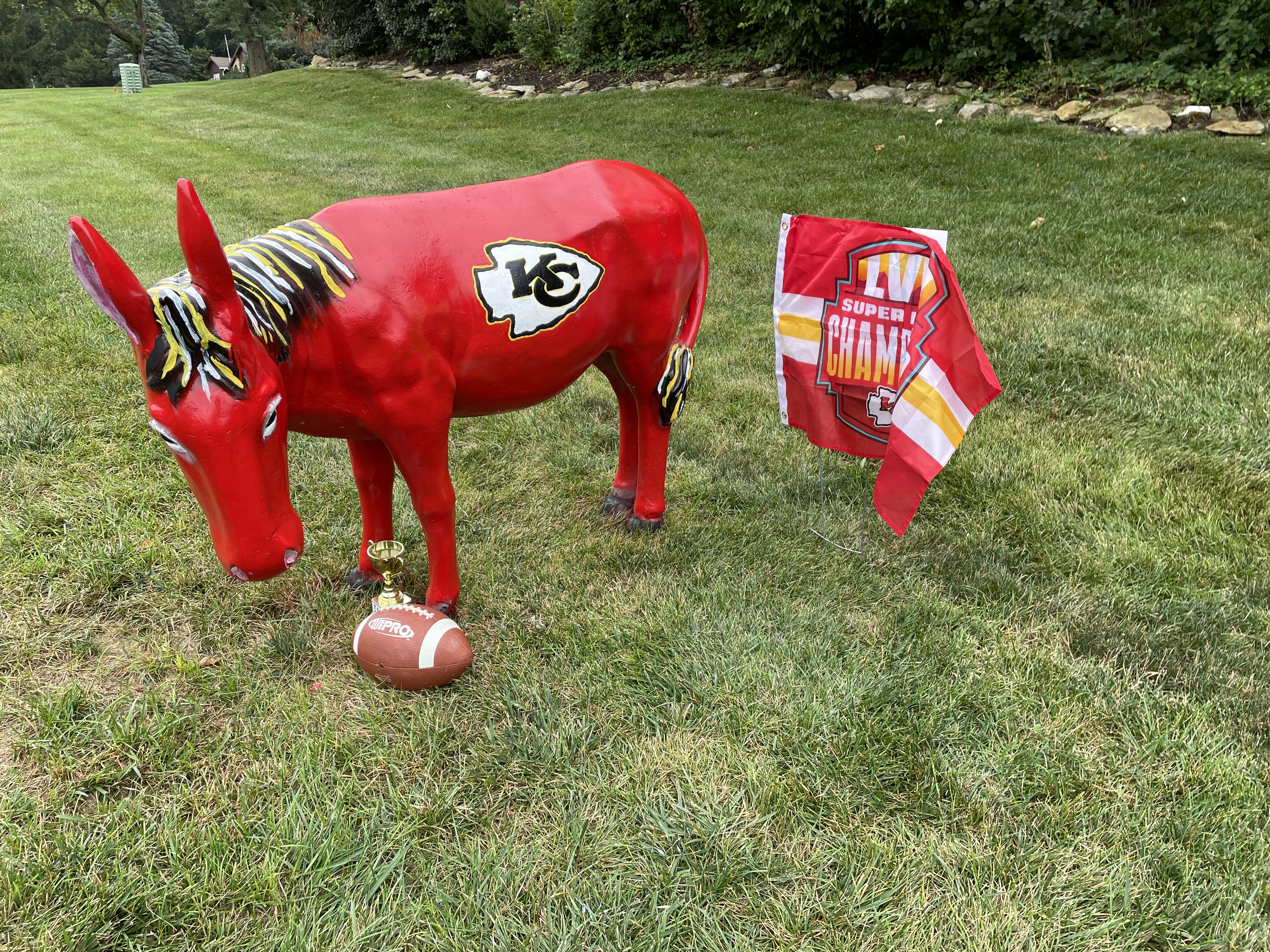 Beloved 'Donk Donk' statue returns to Olathe after June vandal attack