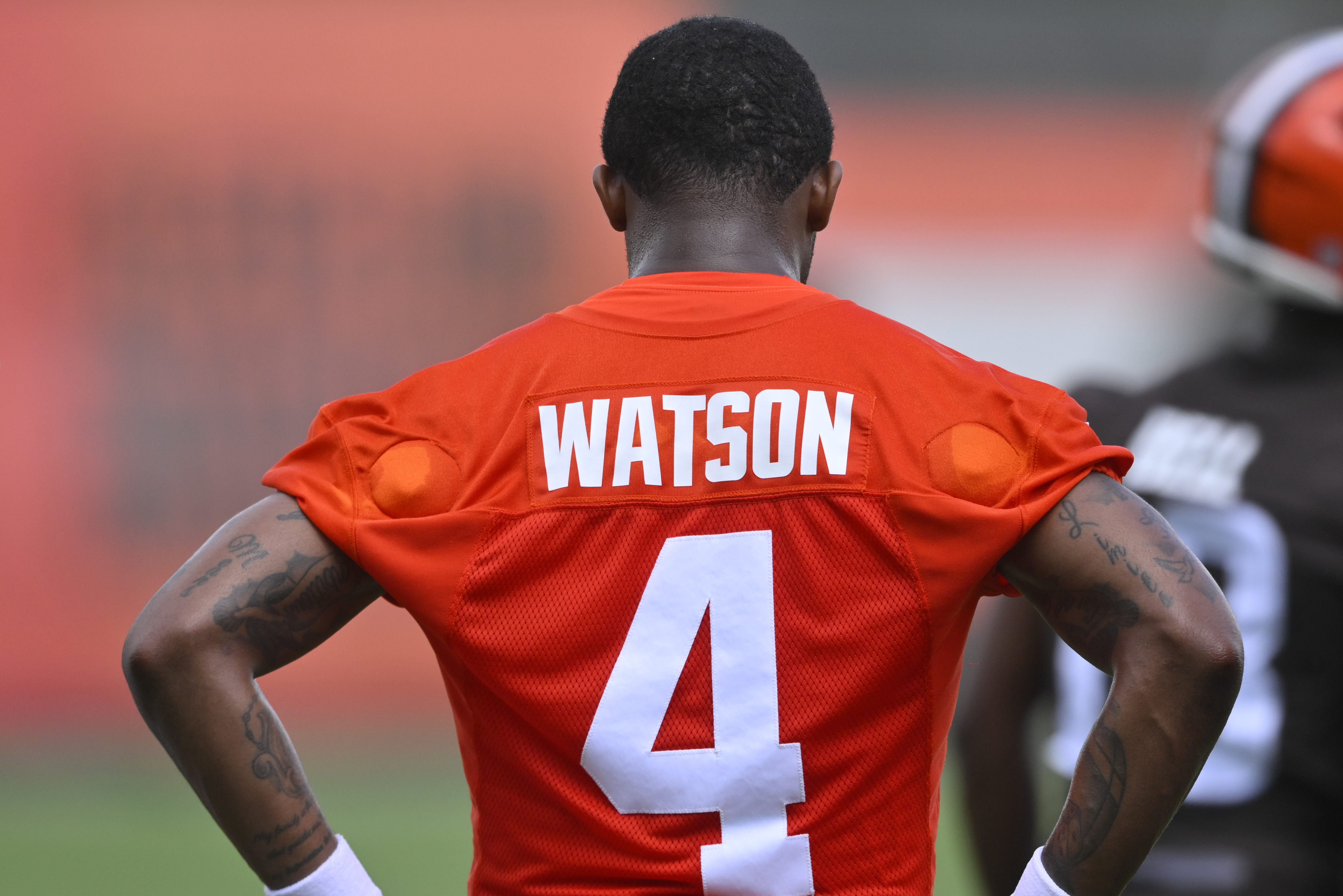 Cleveland Browns DESHAUN WATSON (4) escapes Houston Texans