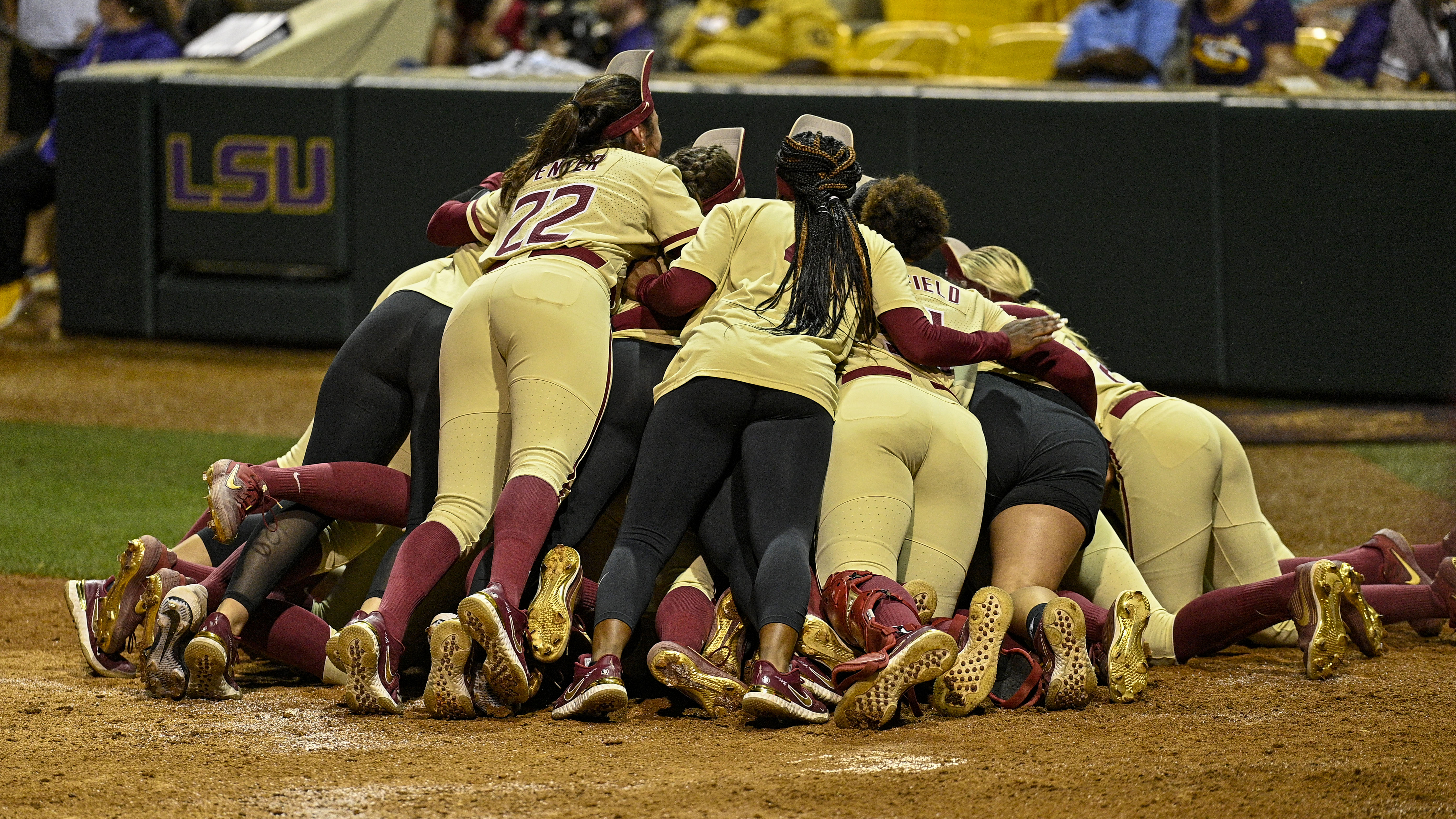 Alabama defeats UCLA, 6-0, to advance in Women's College World Series