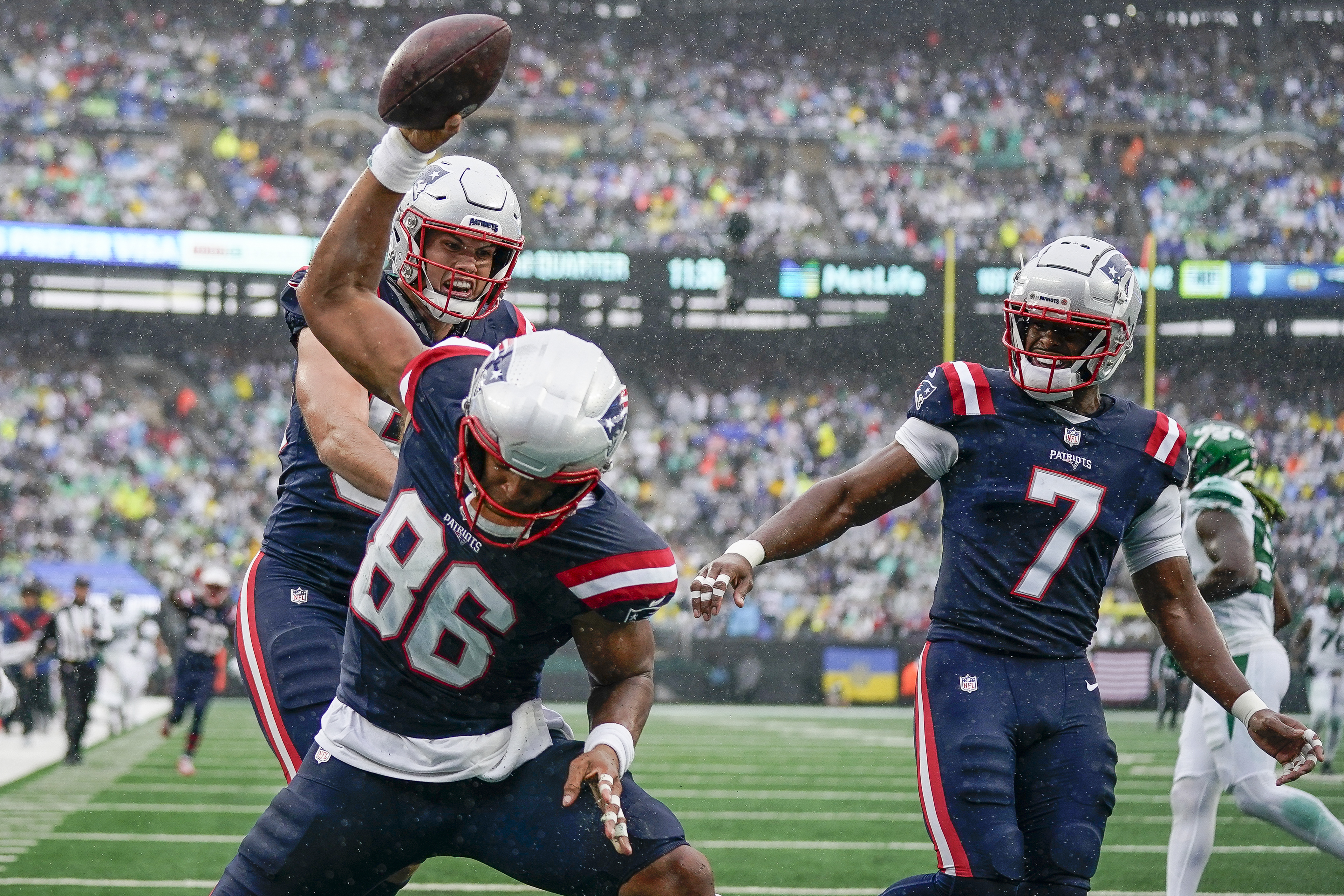 Patriots defeat Jets 15-10 for first win of the season