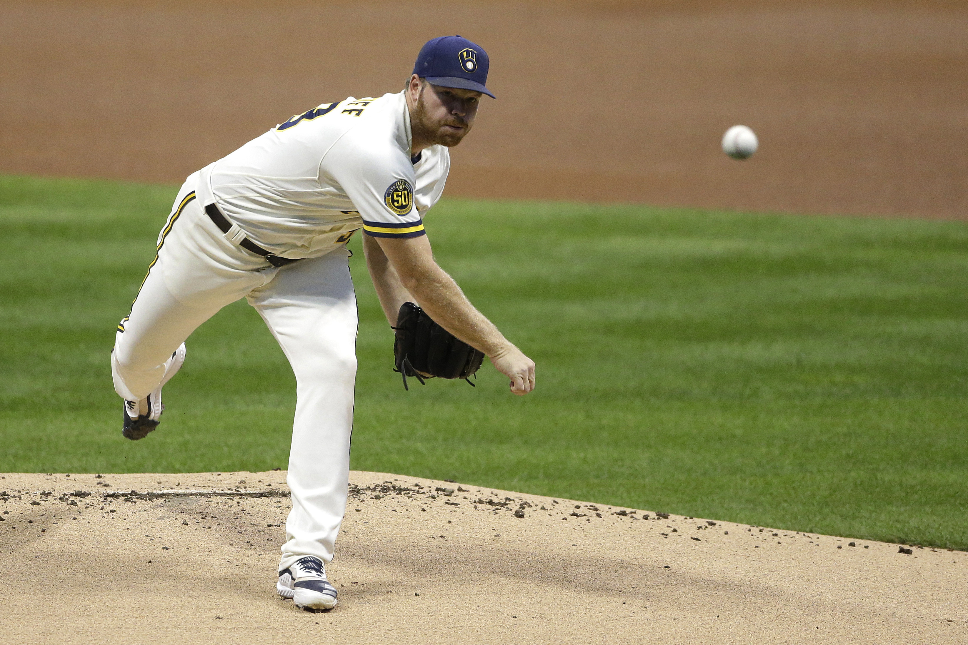 Brewers renew RHP Devin Williams' contract