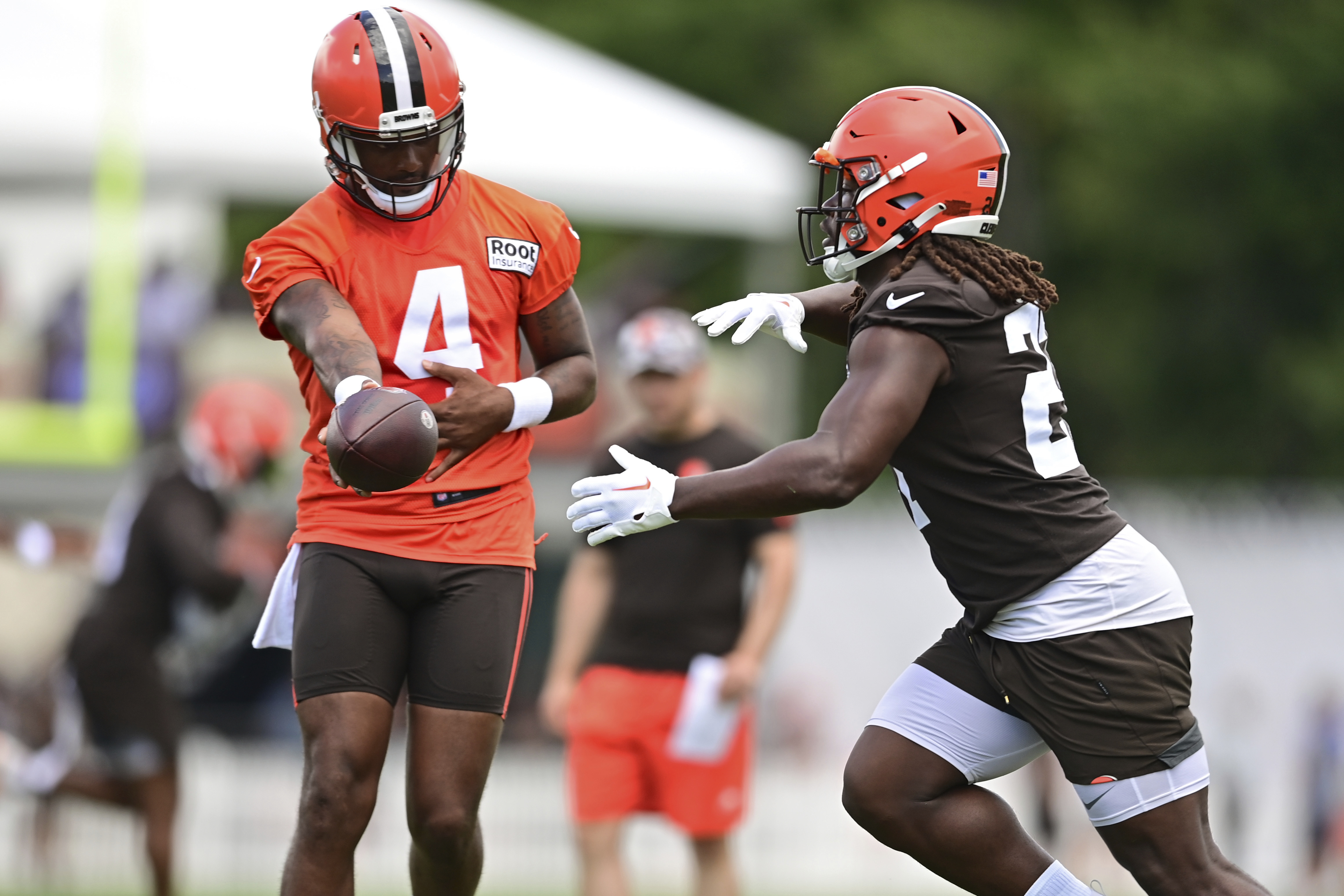 Cleveland Browns linebacker Sione Takitaki participates in drills