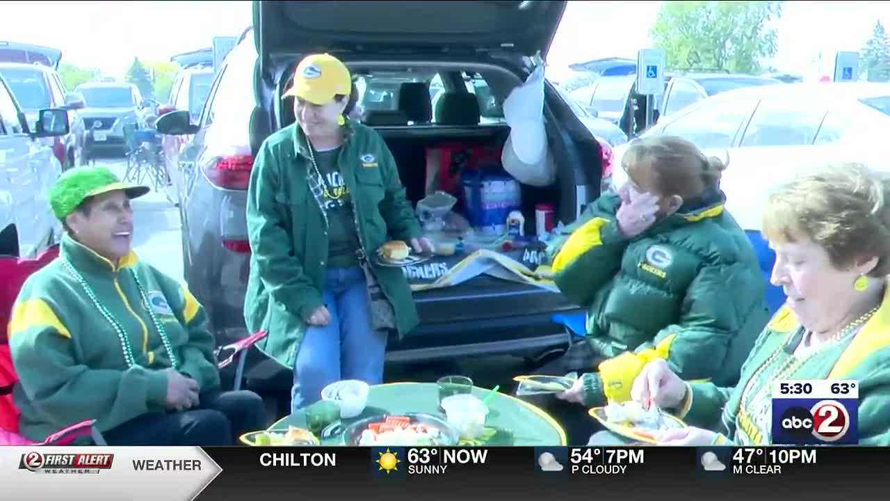 Tailgate Tour connects Packers with fans