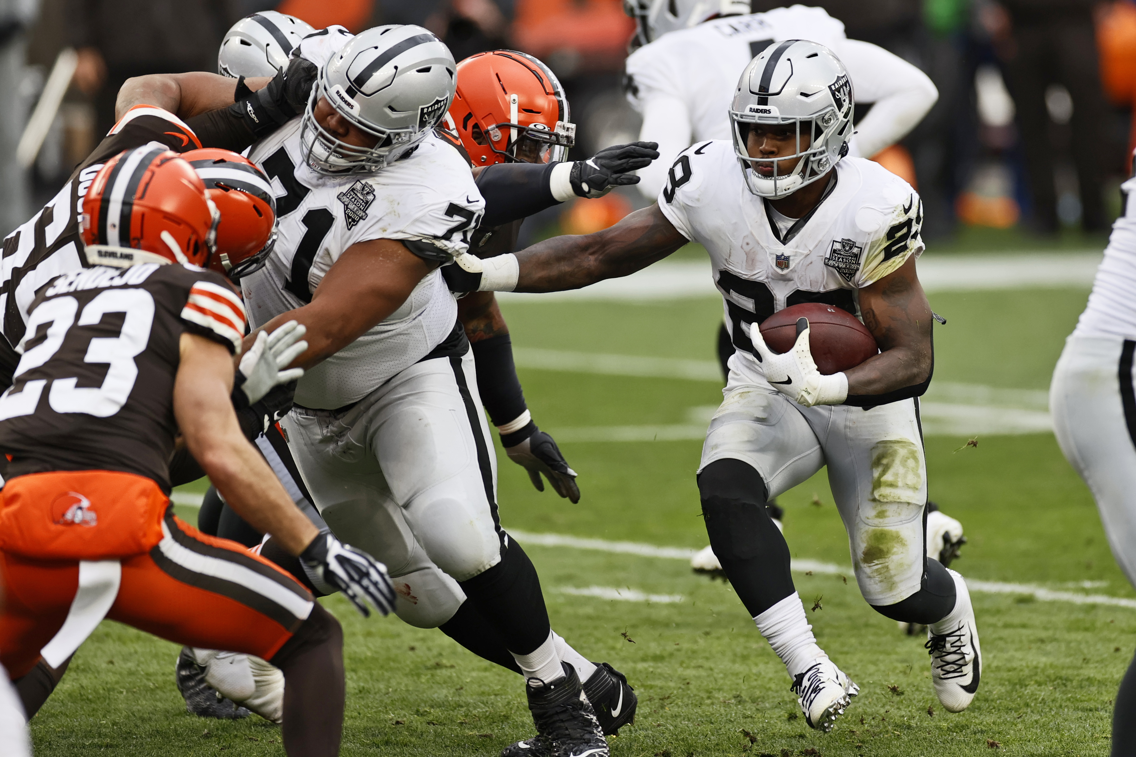 Raiders run past Browns 16-6