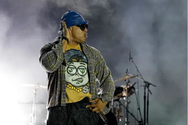 LL Cool J brings surprise guest on stage during final night of