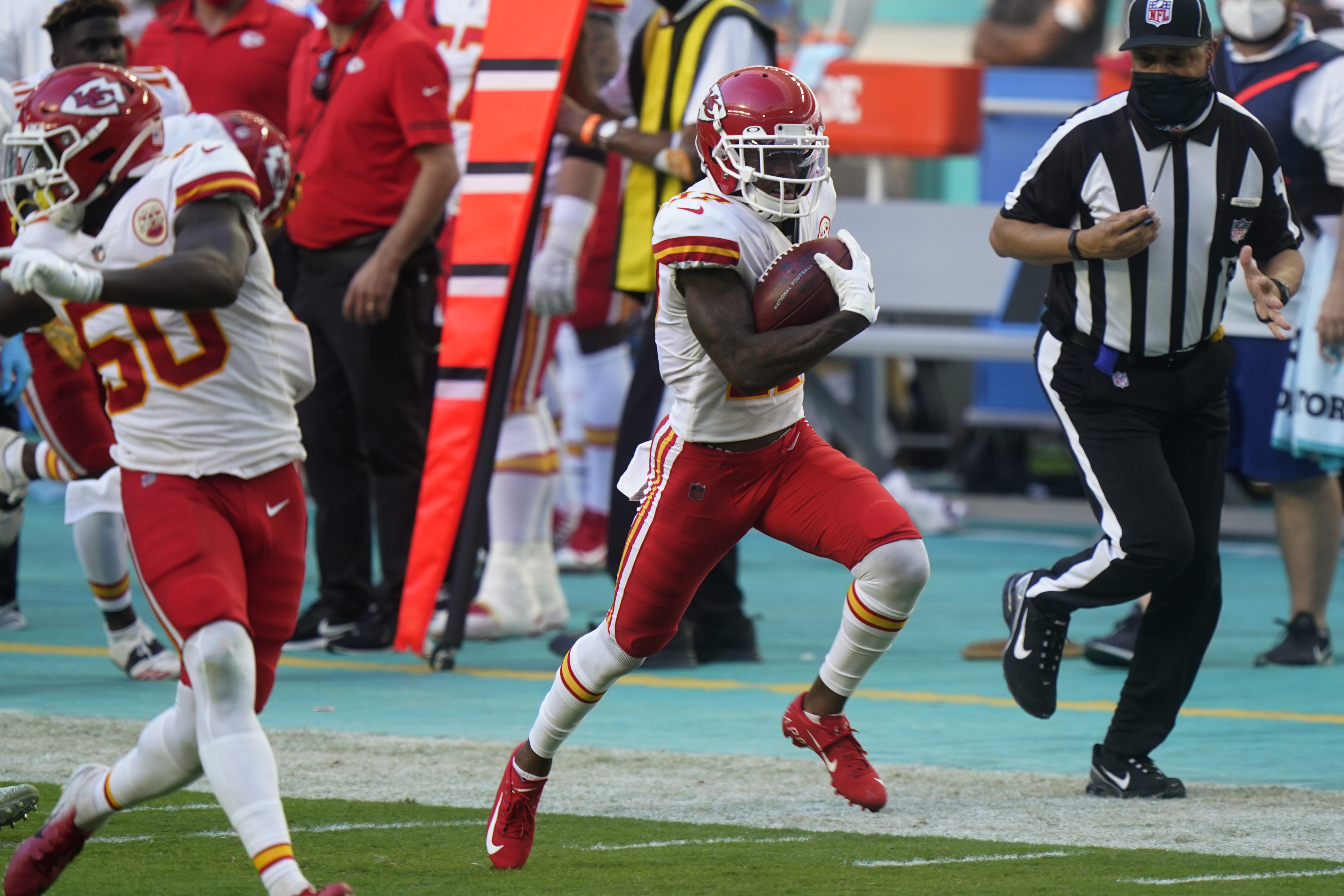 Loss Of Tyreek Hill Hurts Kansas City Chiefs In Competitive AFC West