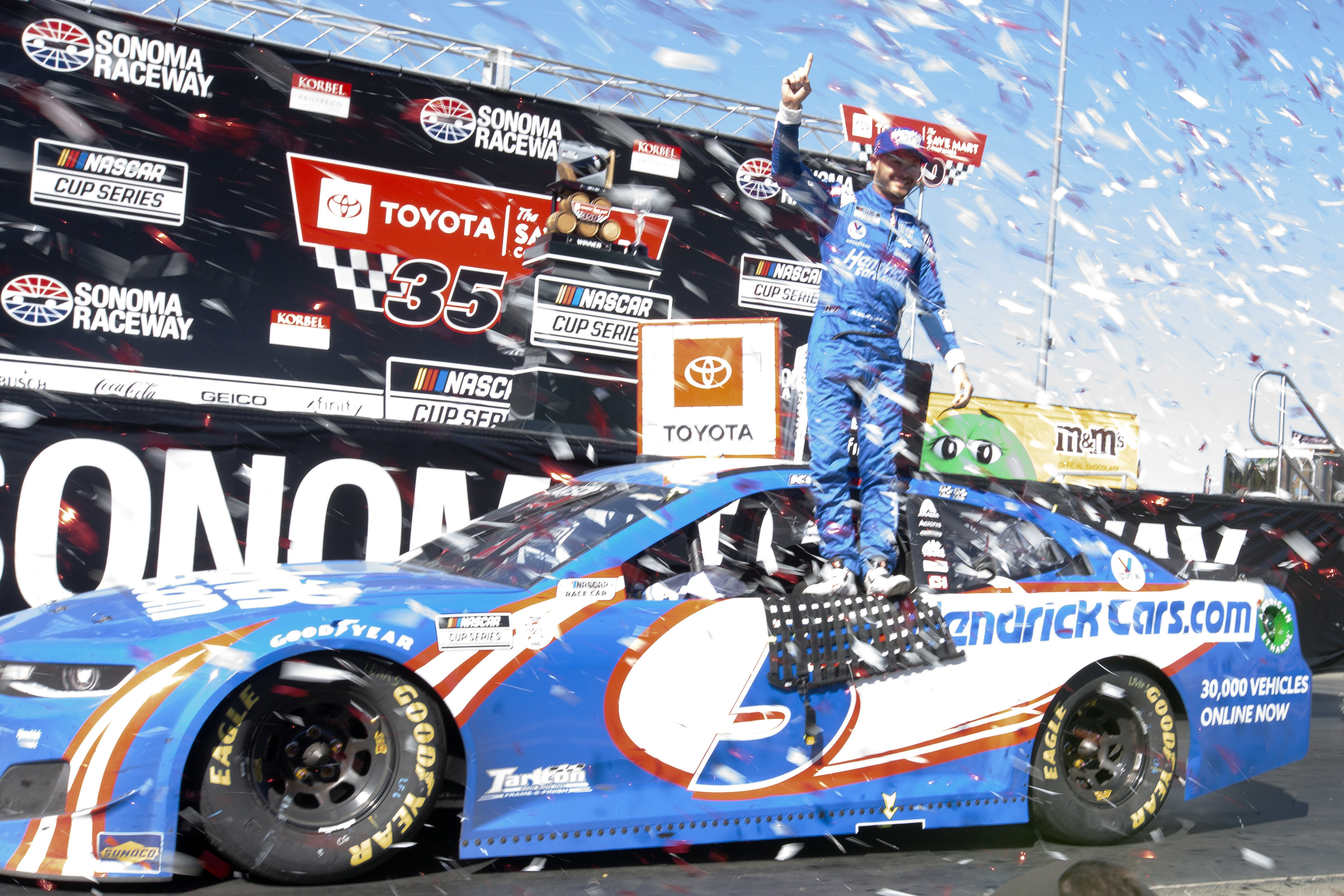 Larson wins again as Hendrick continues month of dominance