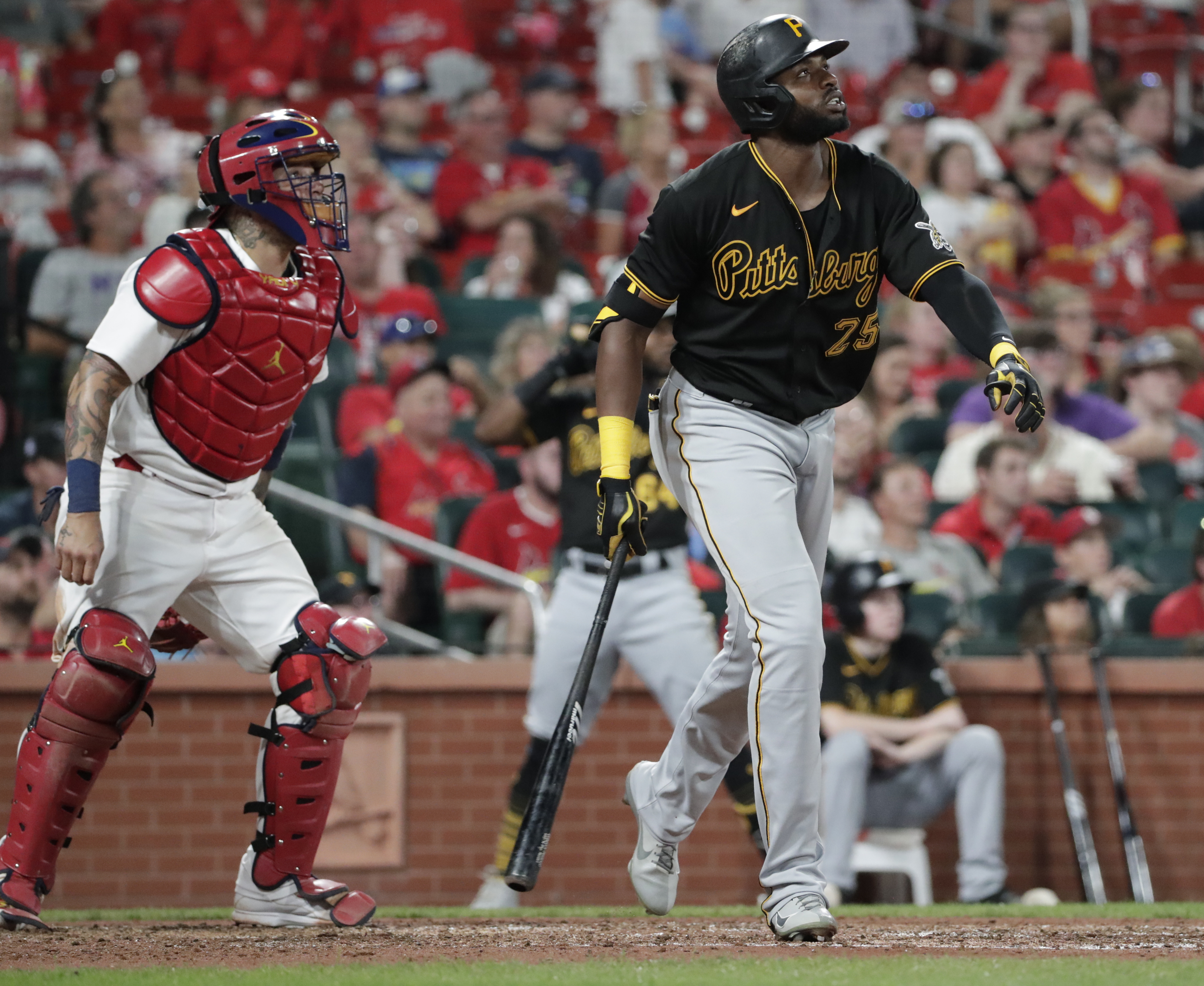 Pirates top Cardinals 6-4 with Reynolds two-run homer in the