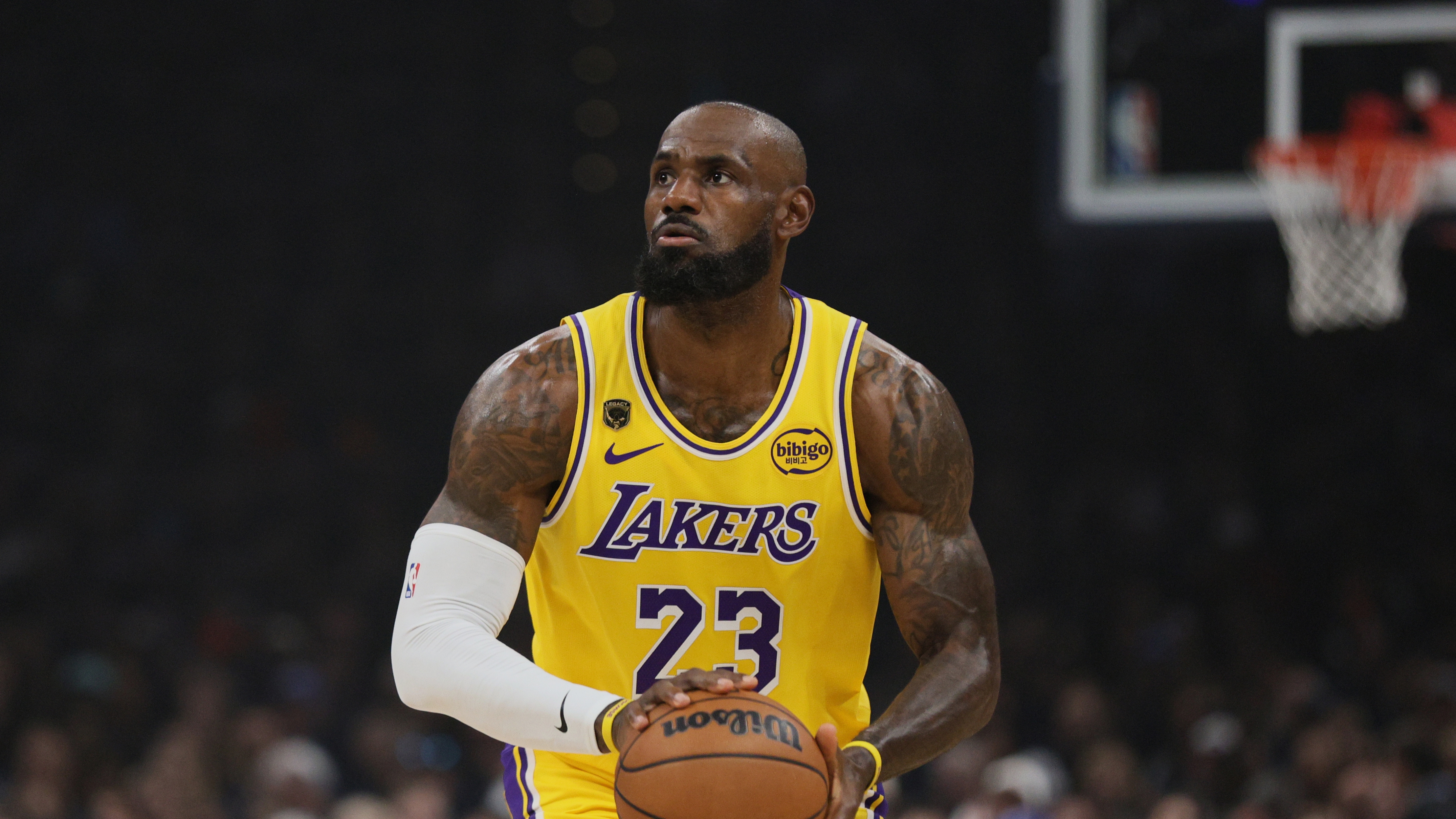 LeBron James leaving Lakers for new team, reports say