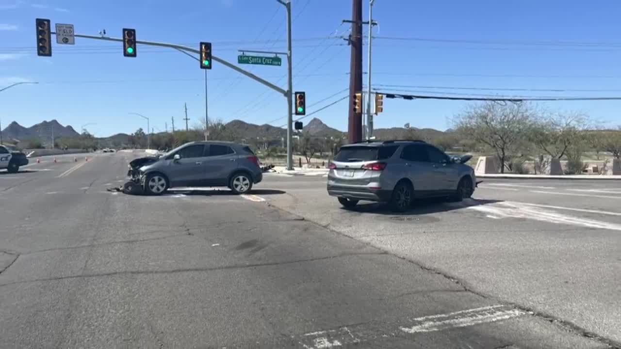 Road closed due to serious injury crash near Calle Santa Cruz Irvington