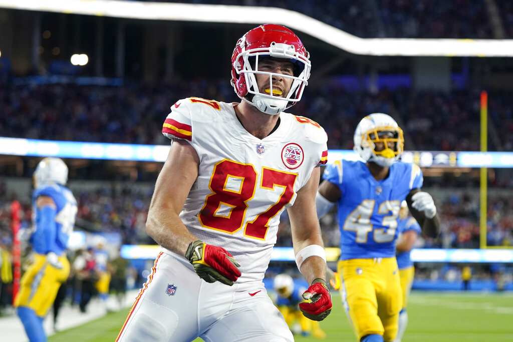 Report: Chiefs run injured Travis Kelce through gameday workout