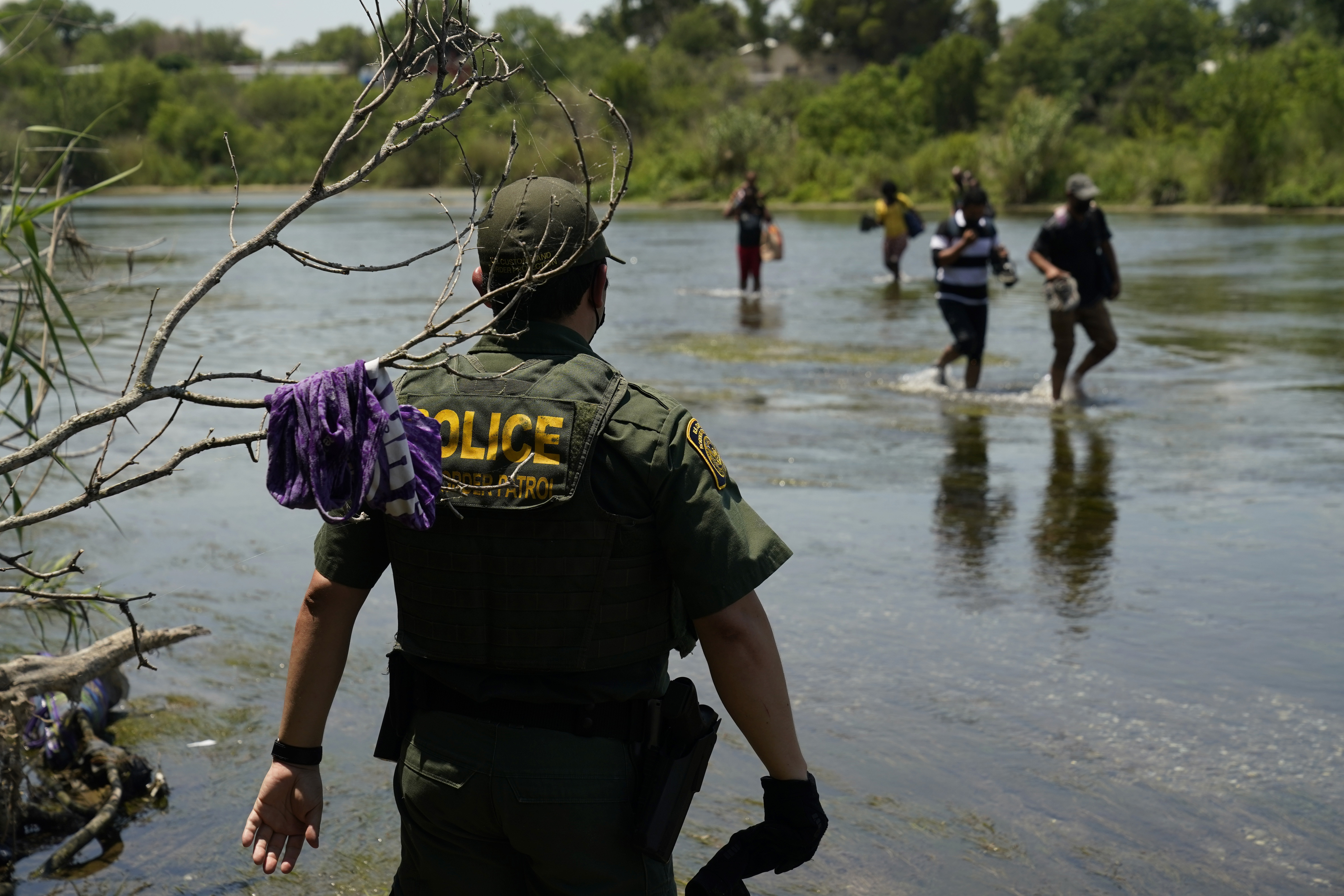 Texas Troopers Reportedly Told to Deny Migrants Water