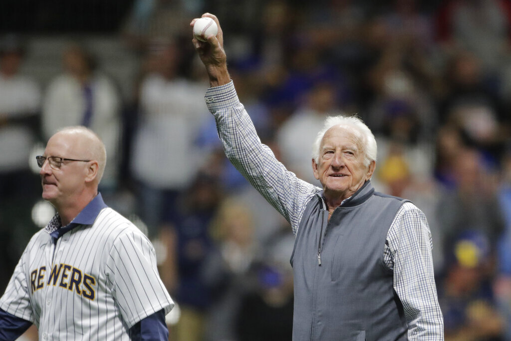 Former Milwaukee Brewers, Marquette announcer Pat Hughes awarded