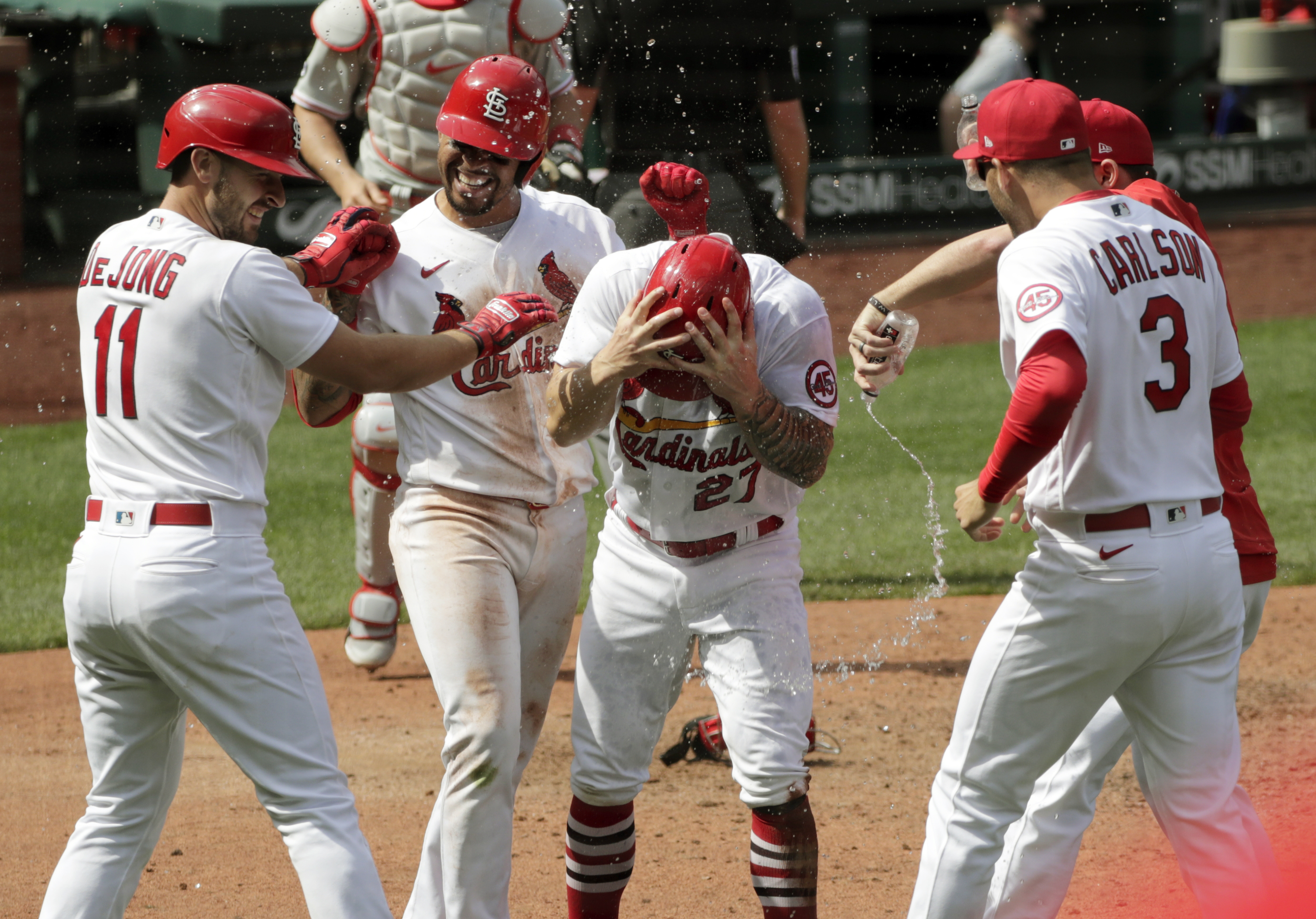 O Neill Scores On Game Ending Wild Pitch Cardinals Split Four Game Series With Phillies