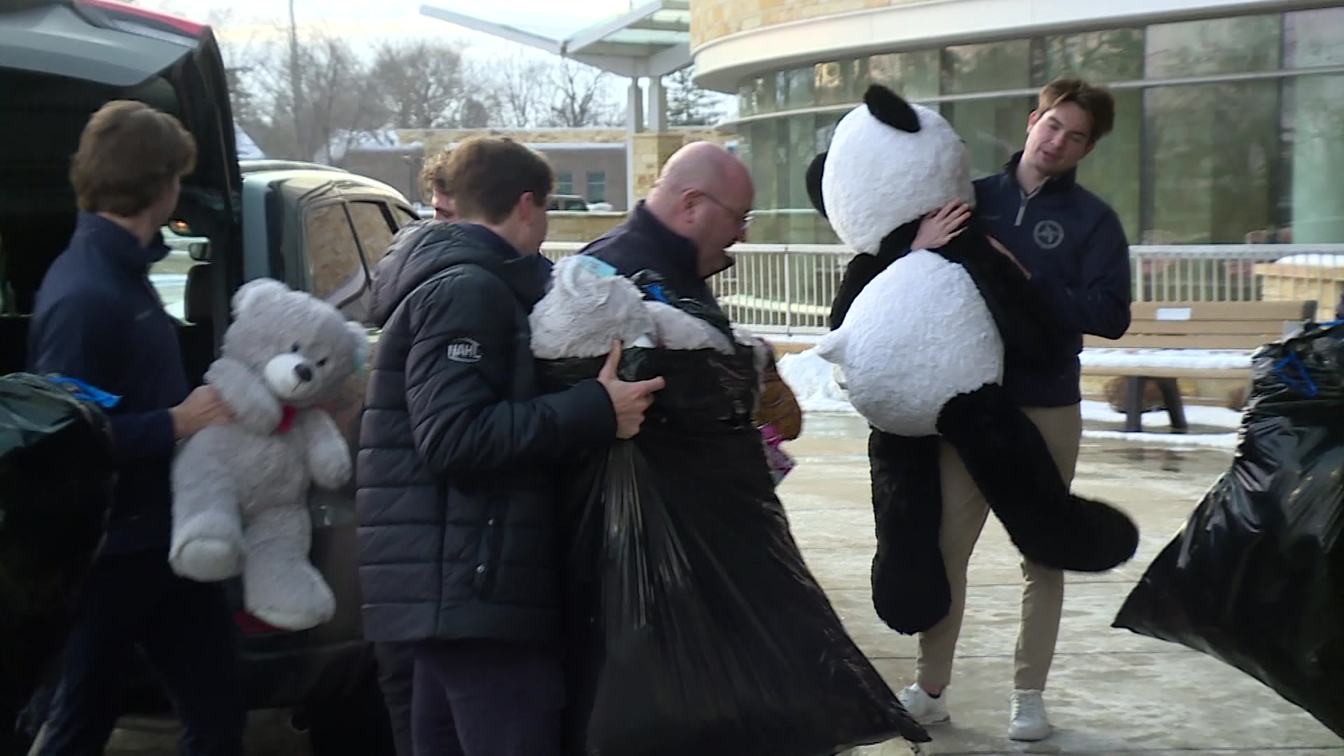 Savannah Ghost Pirates deliver teddy bears to sick children at Memorial  Hospital