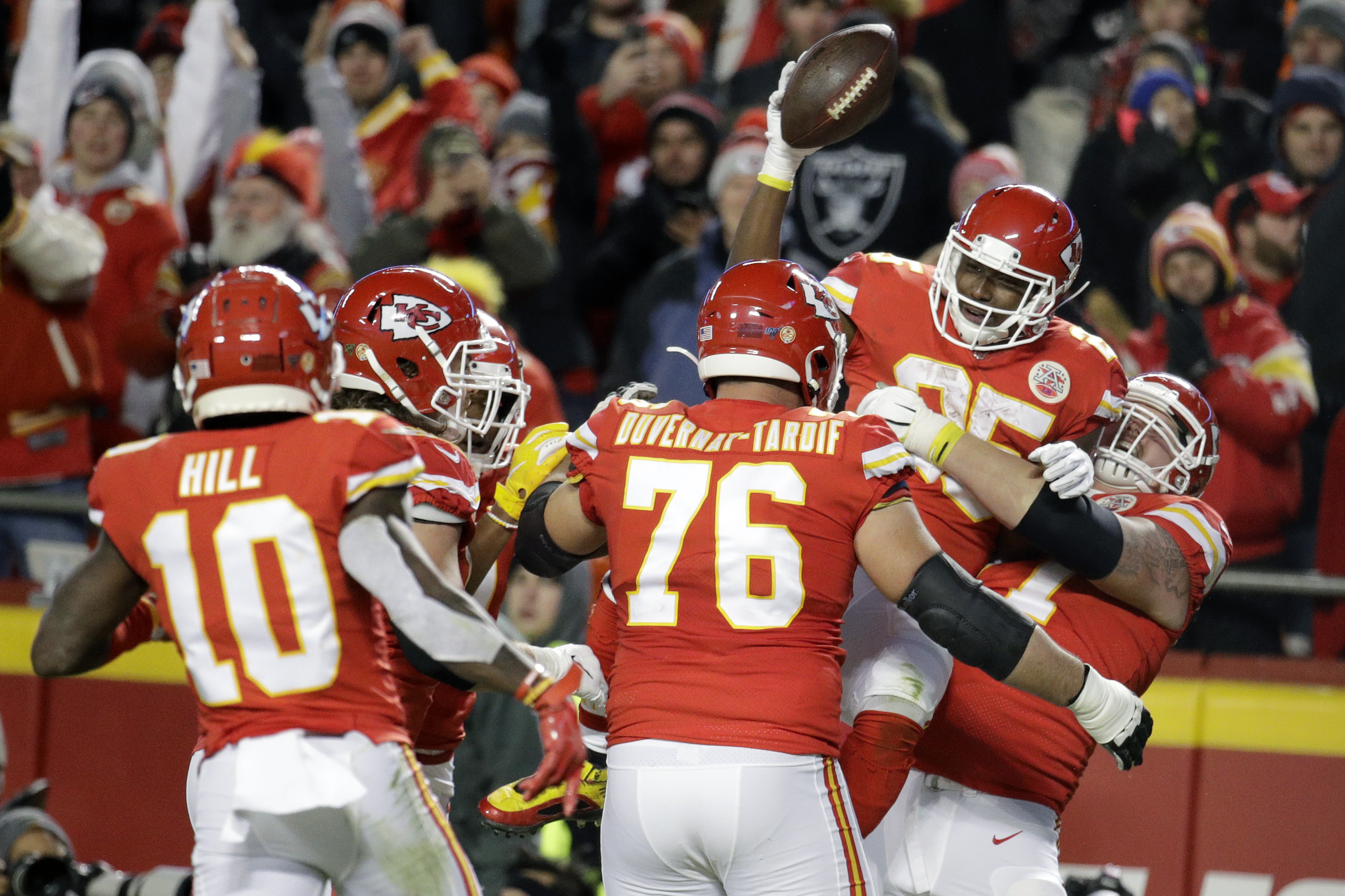 Kansas City Chiefs guard Andrew Wylie (77) during the first half