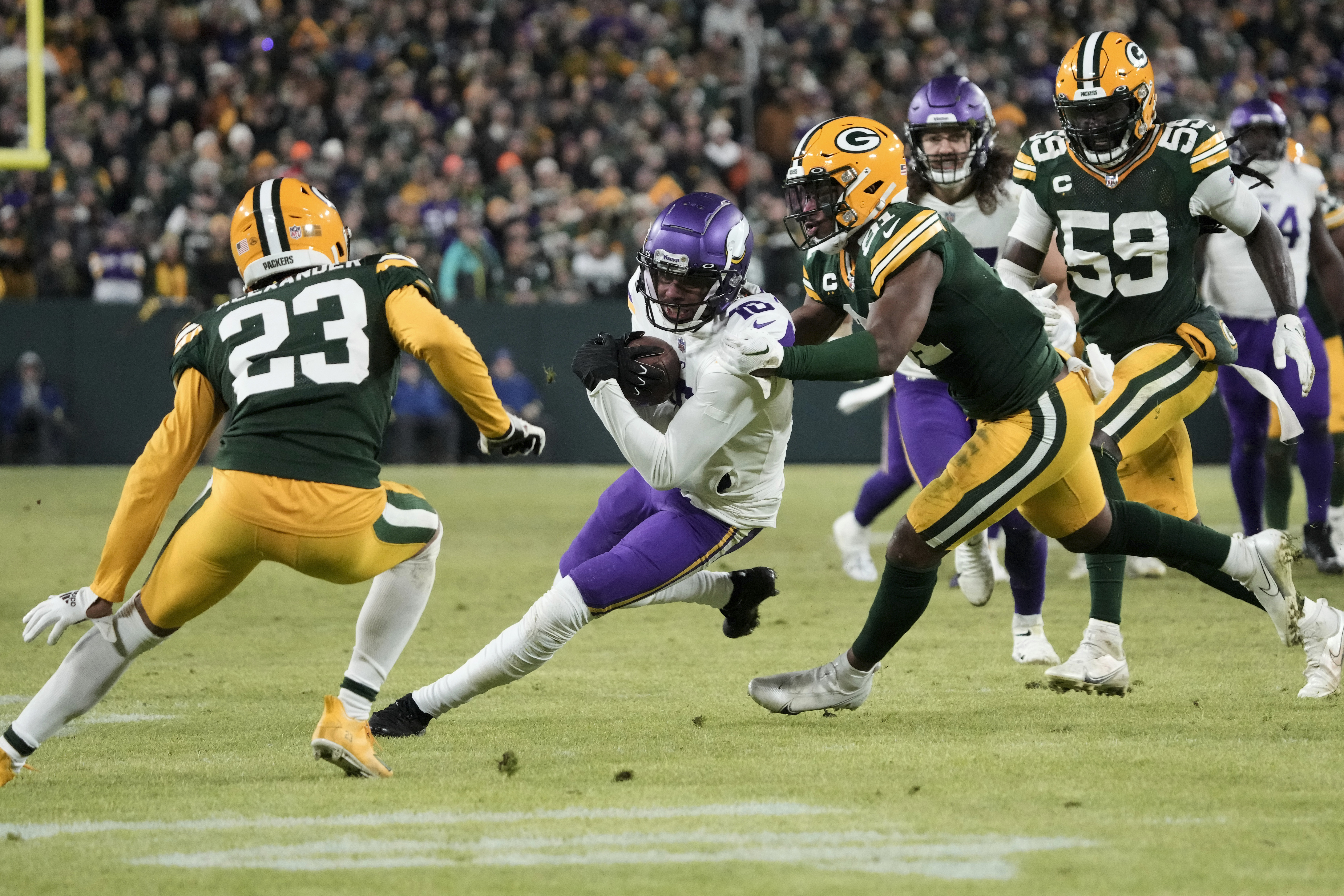 Alexander, Packers defense shuts down Jefferson, Vikings offense to keep  playoff hopes alive