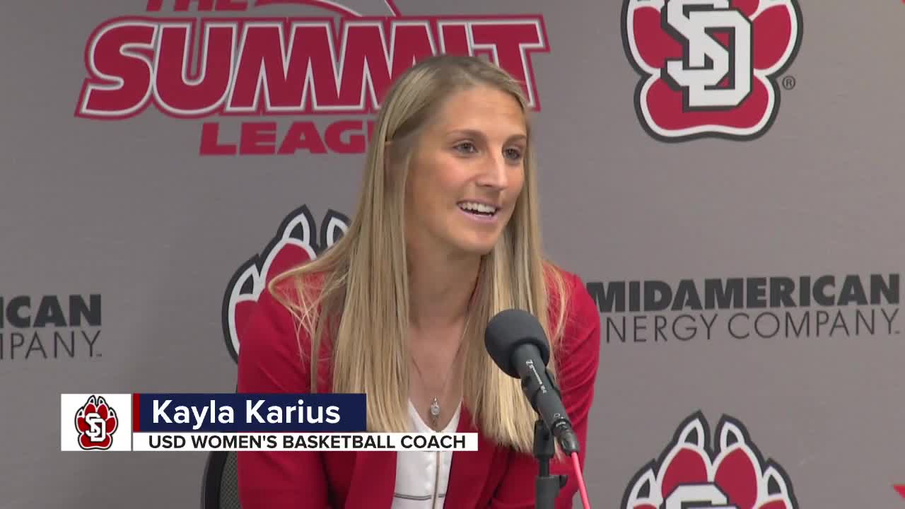 USD Women off to great start in Summit with plenty of new faces including  the head coach