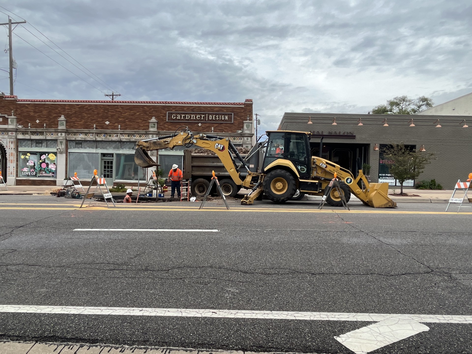 Sinkhole ‪ Uptown washout leaves 8-foot-deep sinkhole in Minneapolis