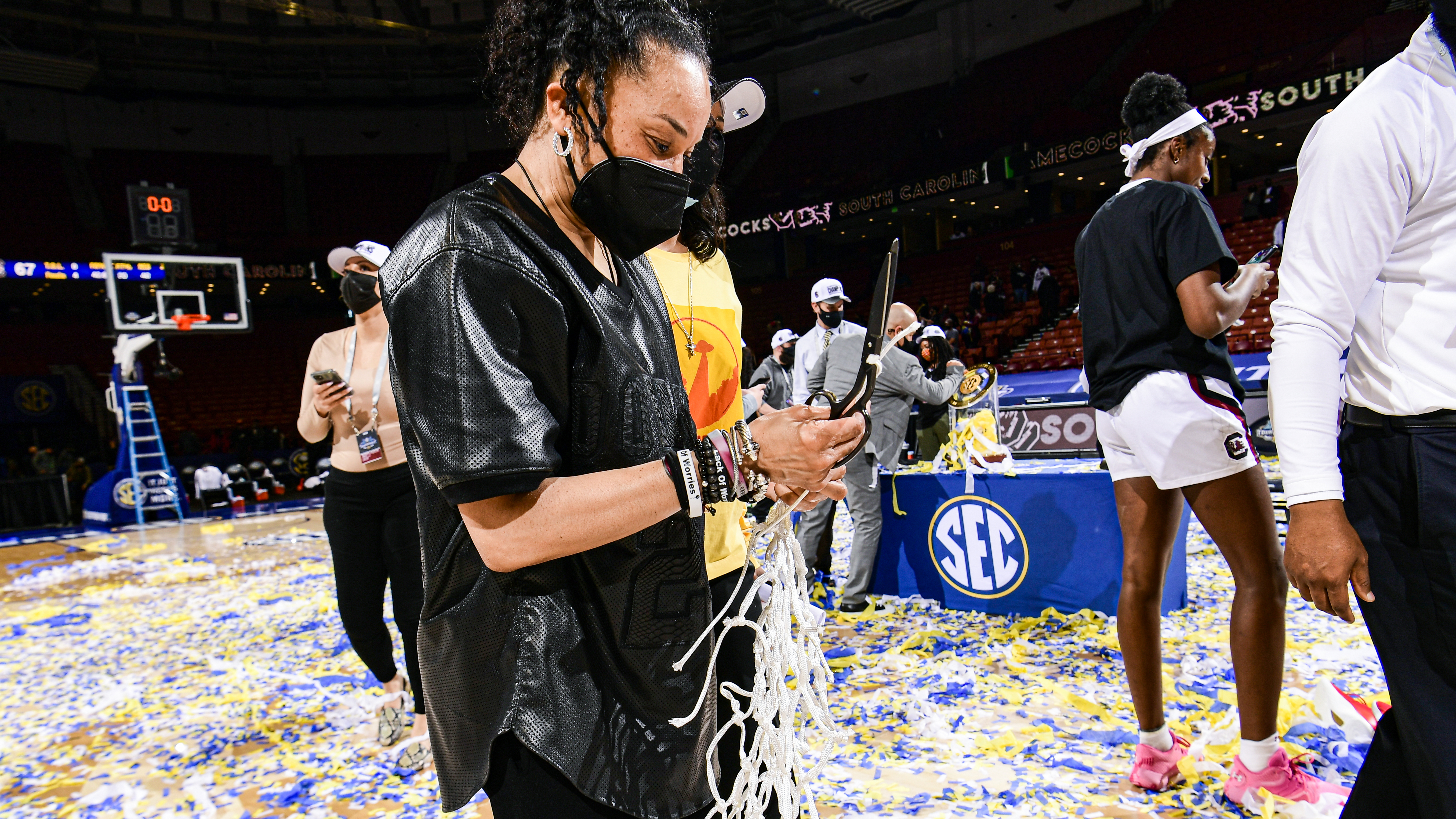 Dawn Staley becomes highest paid Black women's basketball coach