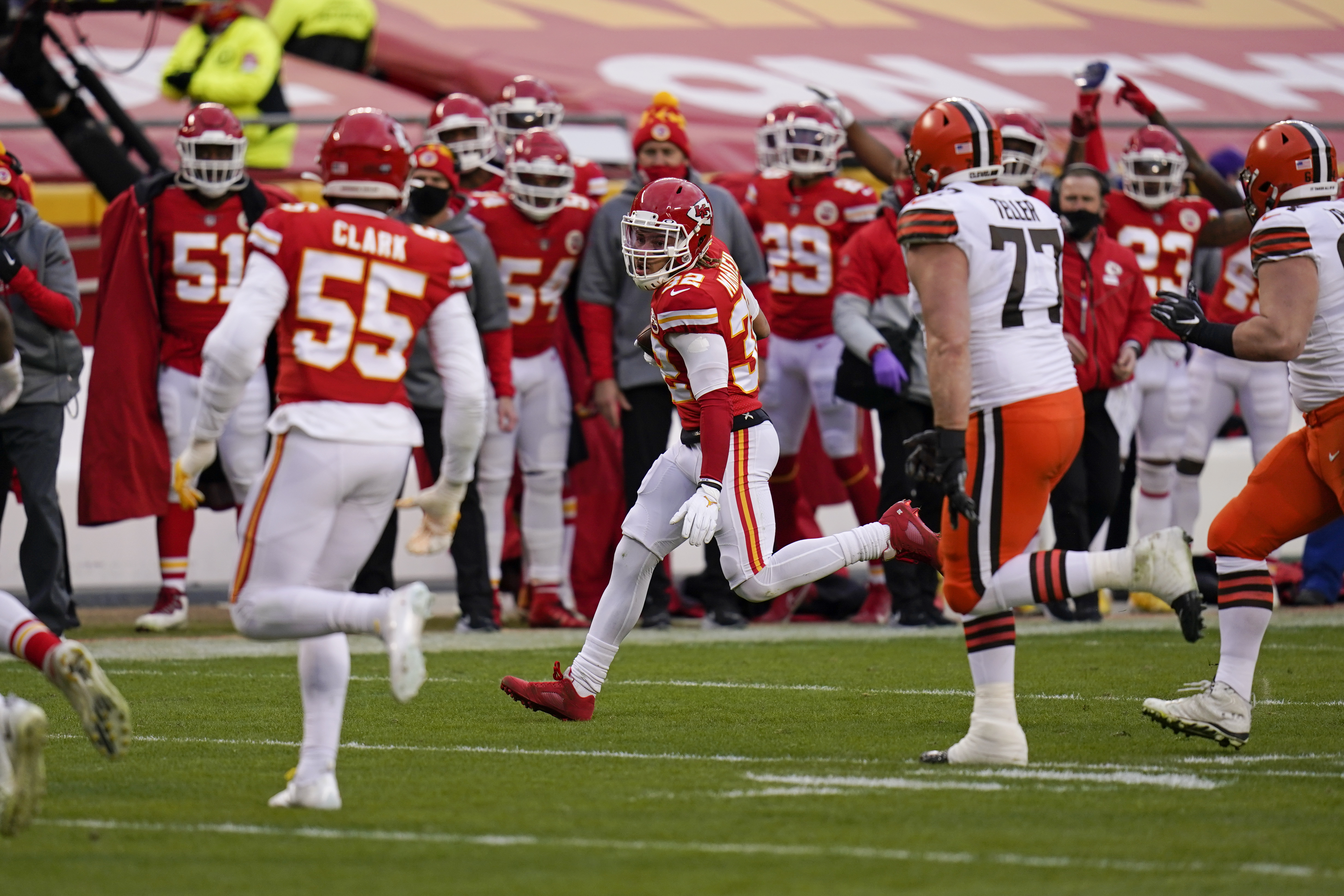 Kansas City Chiefs safety Tyrann Mathieu (32) carries the ball after an  interception against th …