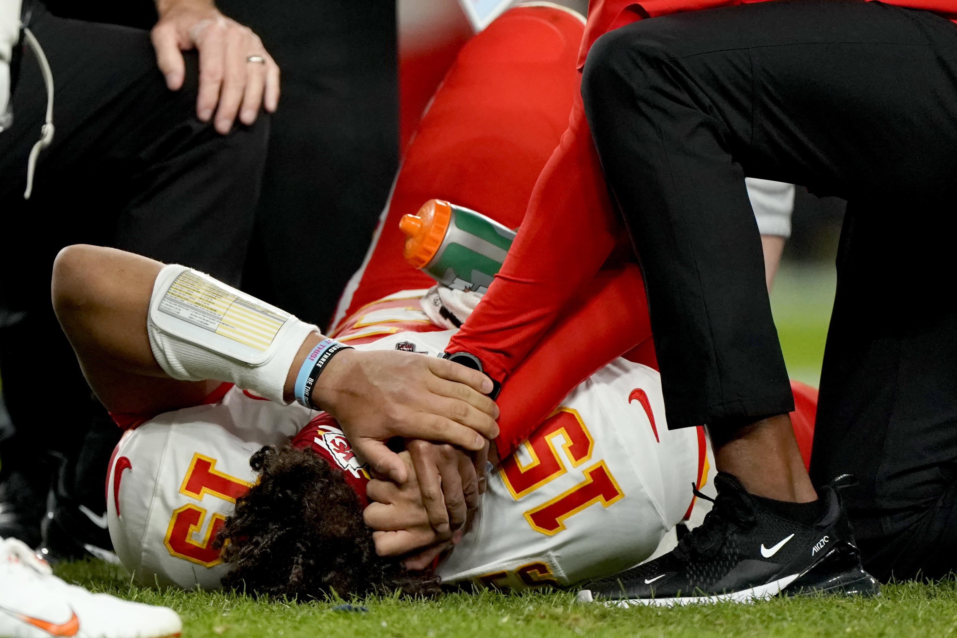 Patrick Mahomes is expected to miss 4-6 weeks with knee injury - Los  Angeles Times