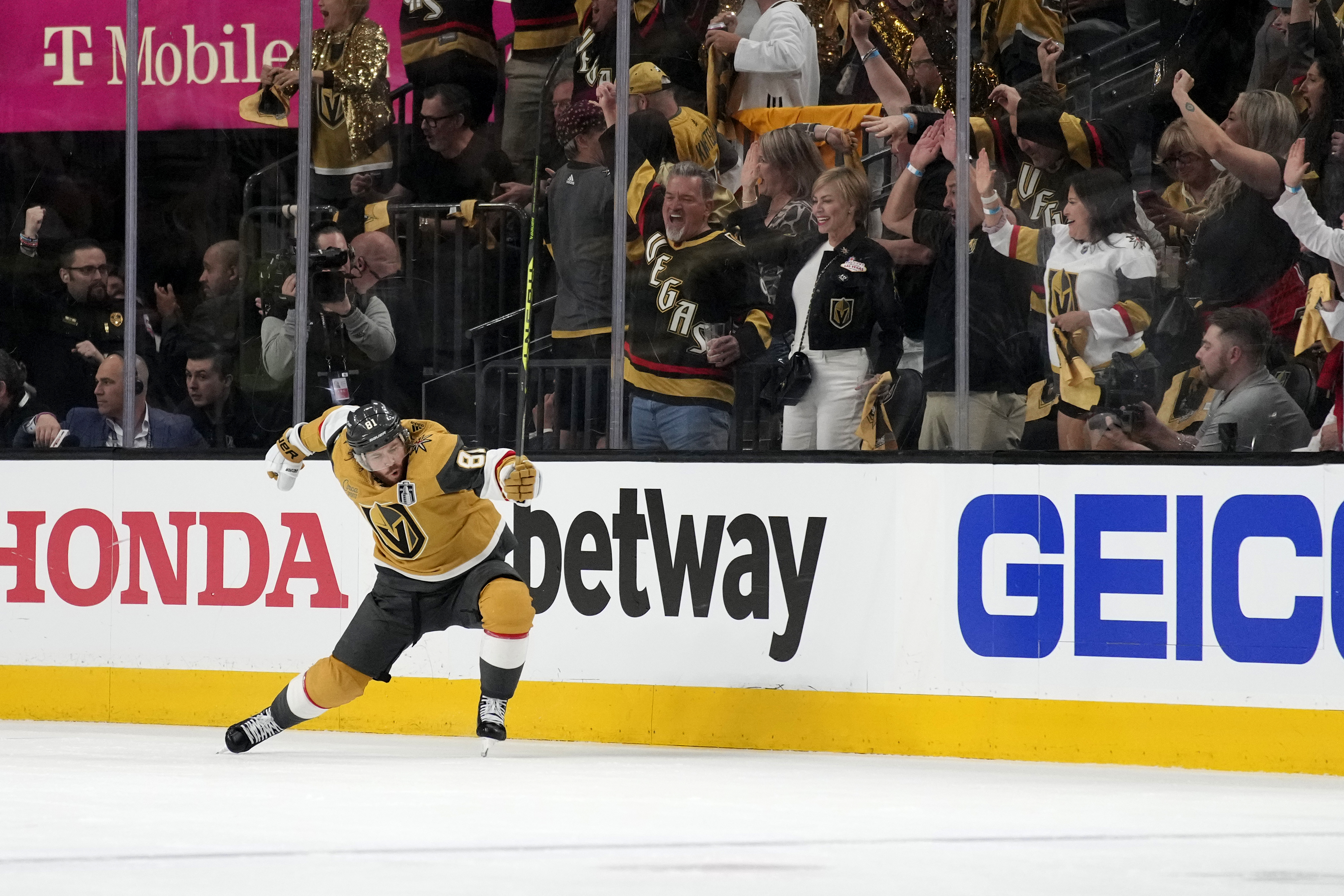 Vegas Golden Knights come back to beat Florida Panthers in Game 1 of  Stanley Cup Final