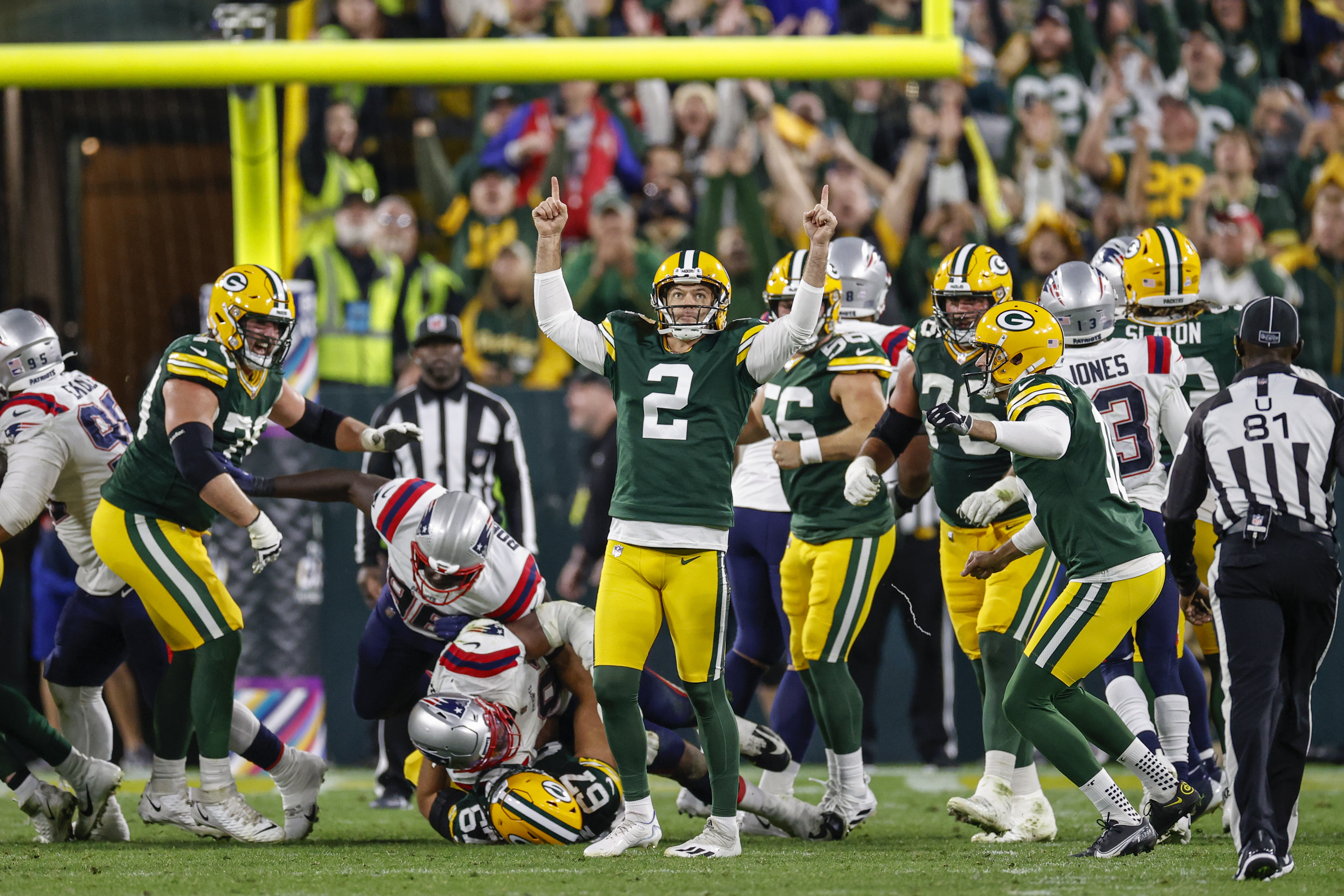 Aaron Rodgers spoils Bailey Zappe's debut as Patriots fall to Packers in OT  