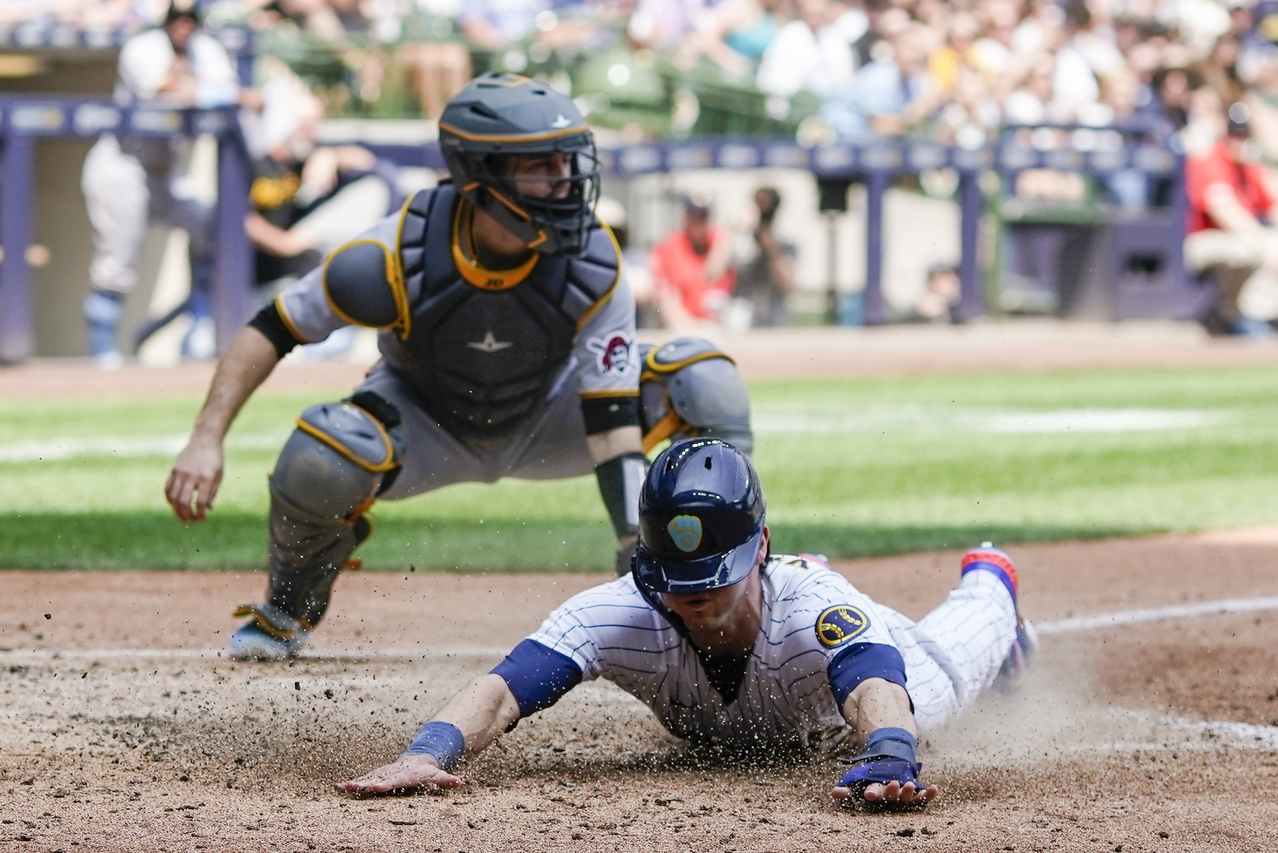 Brewers erupt for 4 runs in 8th, hand Pirates 6th straight loss 5