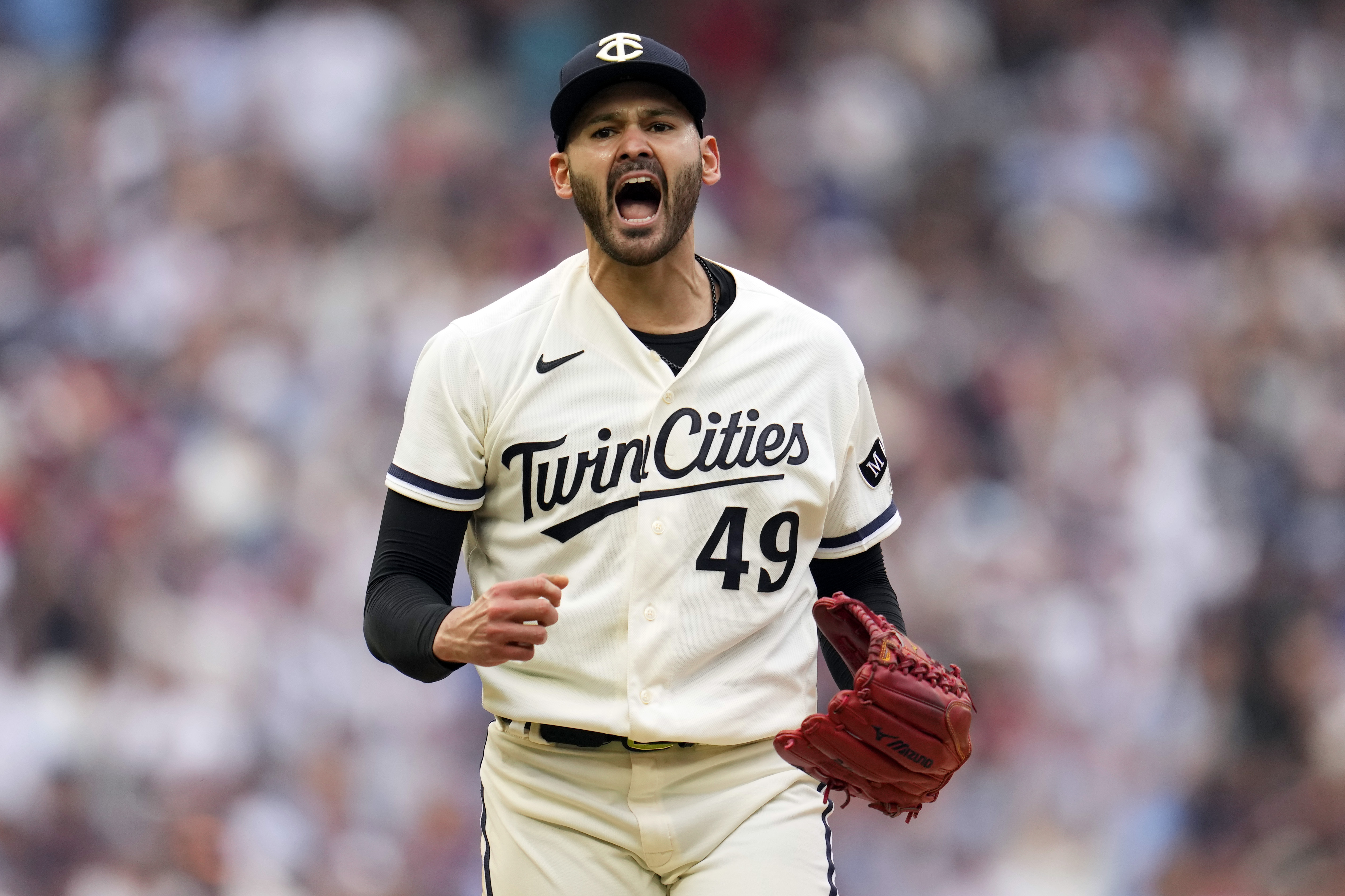 Justin Verlander holds Twins scoreless, and Astros offense powers way to  victory in ALDS opener 