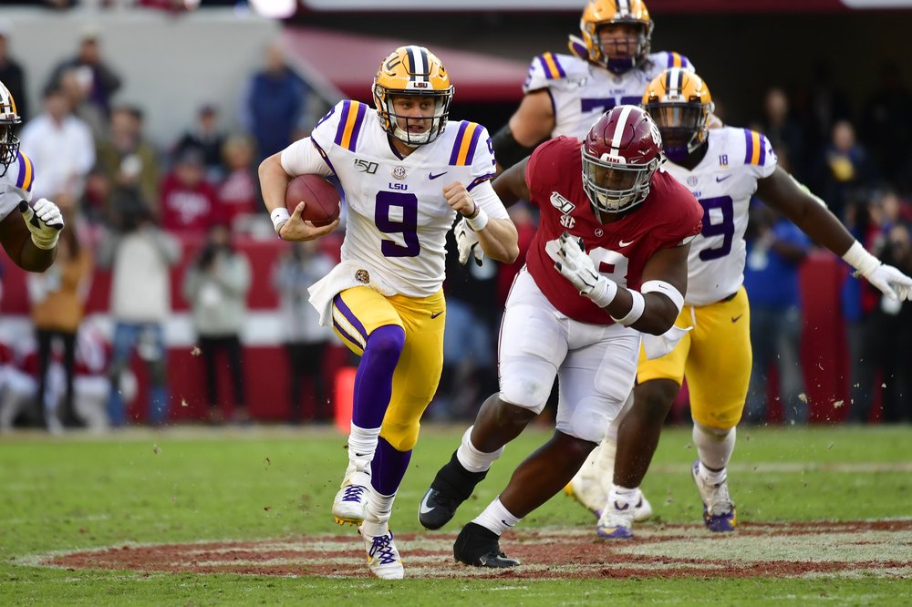 Joe Burrow enters the Superdome in Ja'Marr Chase's LSU National