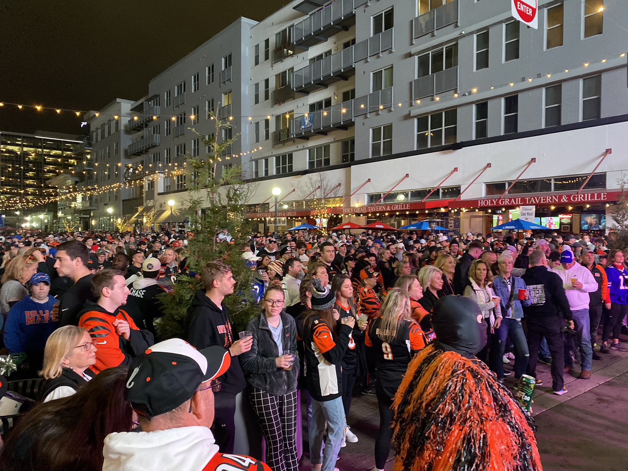 Deaf Cincinnati Bengals fan gets playoff tickets from Bengal