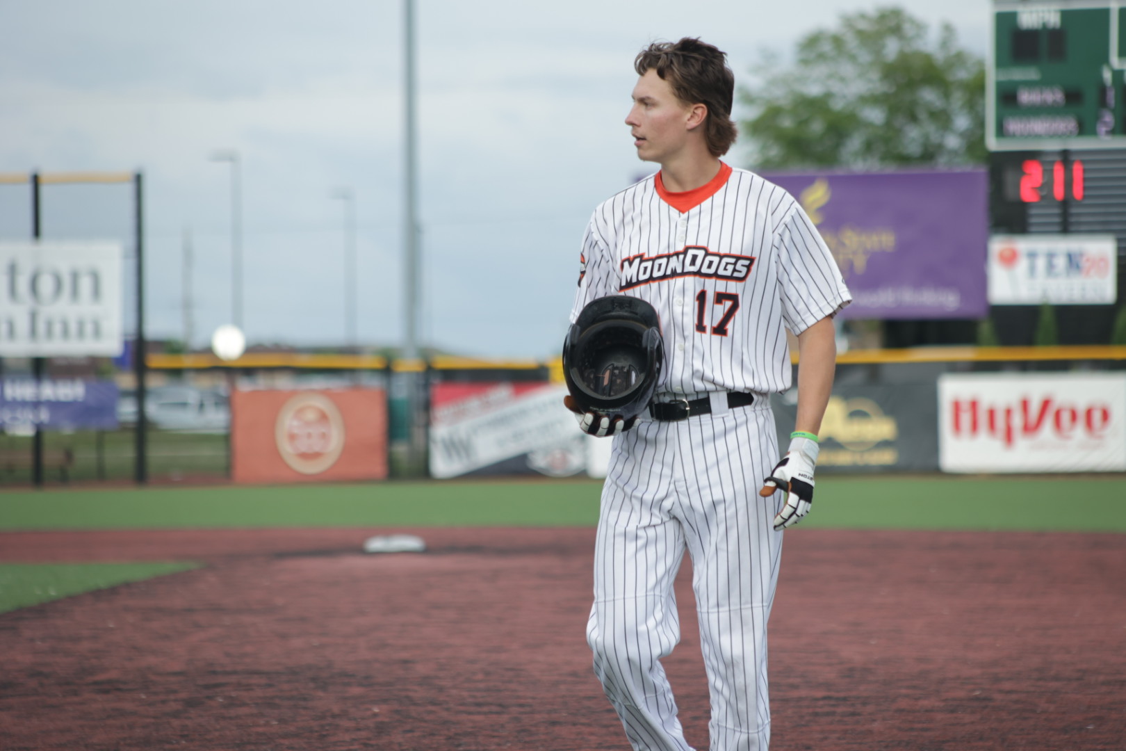 Dogs Down Bucks - Mankato MoonDogs