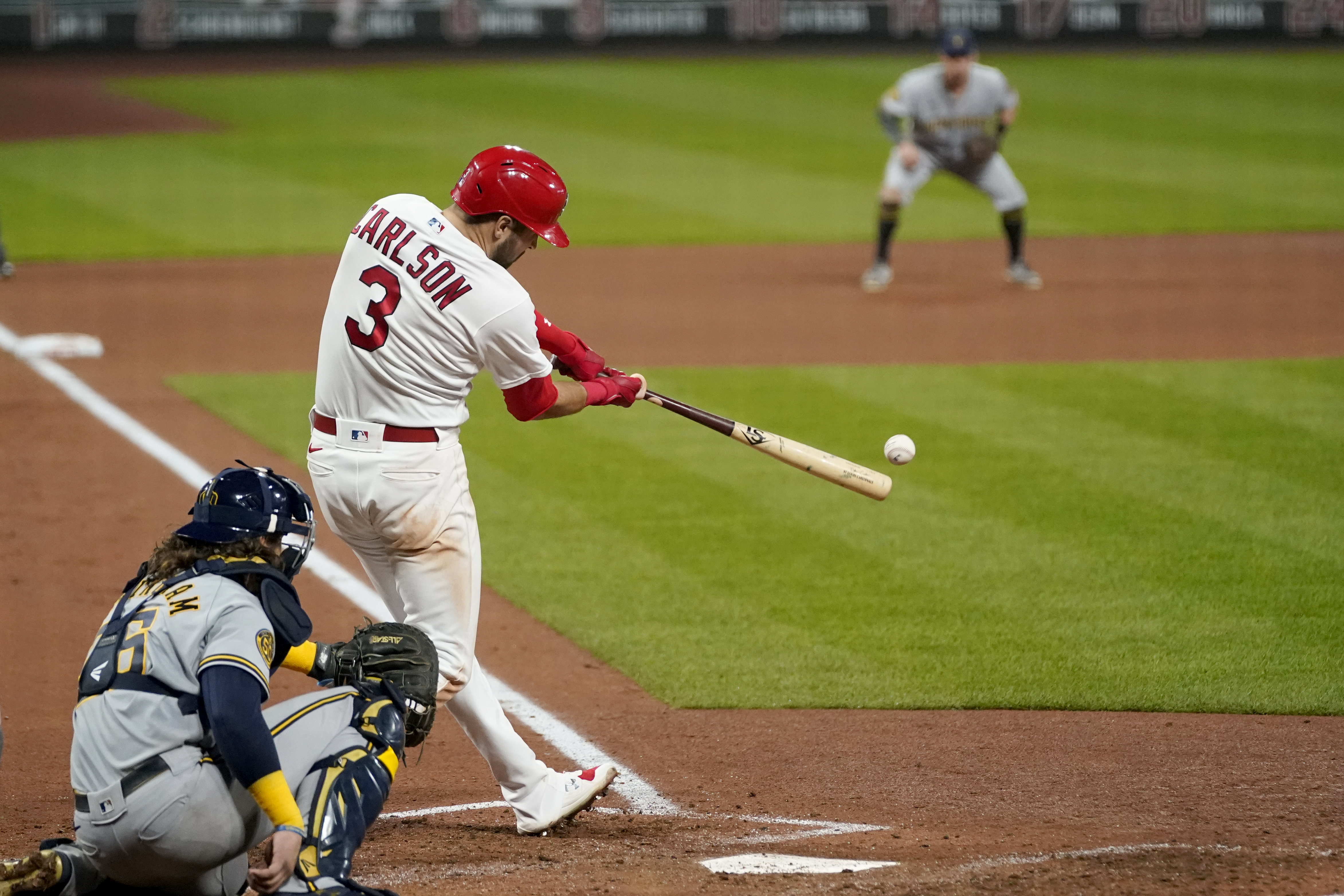 Devin Williams gives up walk-off homer as Brewers fall to 0-2