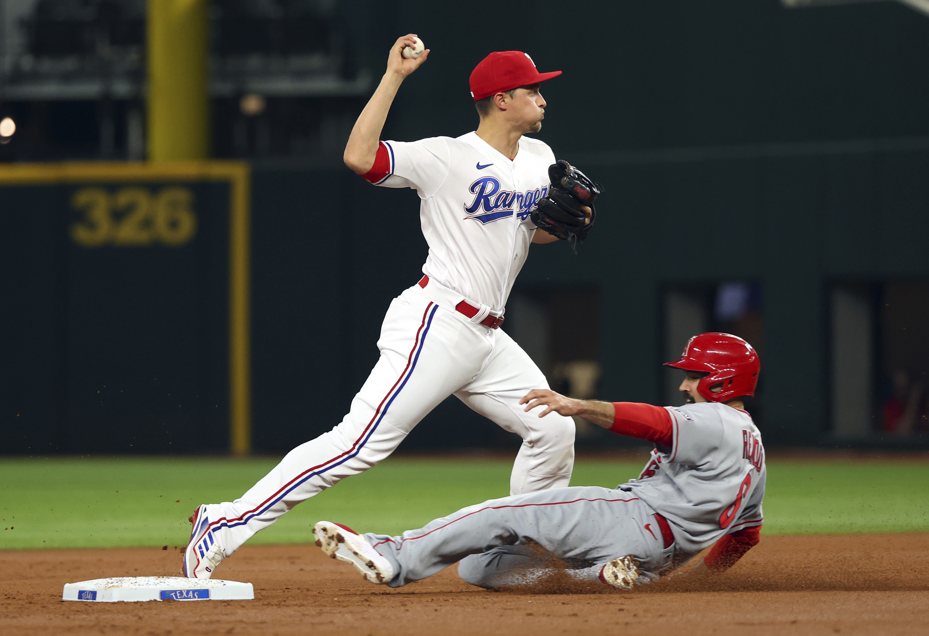 Rangers Beat Royals -- Rodriguez Pitches 7 Strong Innings - CBS Texas