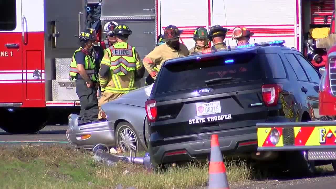 Houston crash: 1 dead, 1 injured after car crashes into tree on S