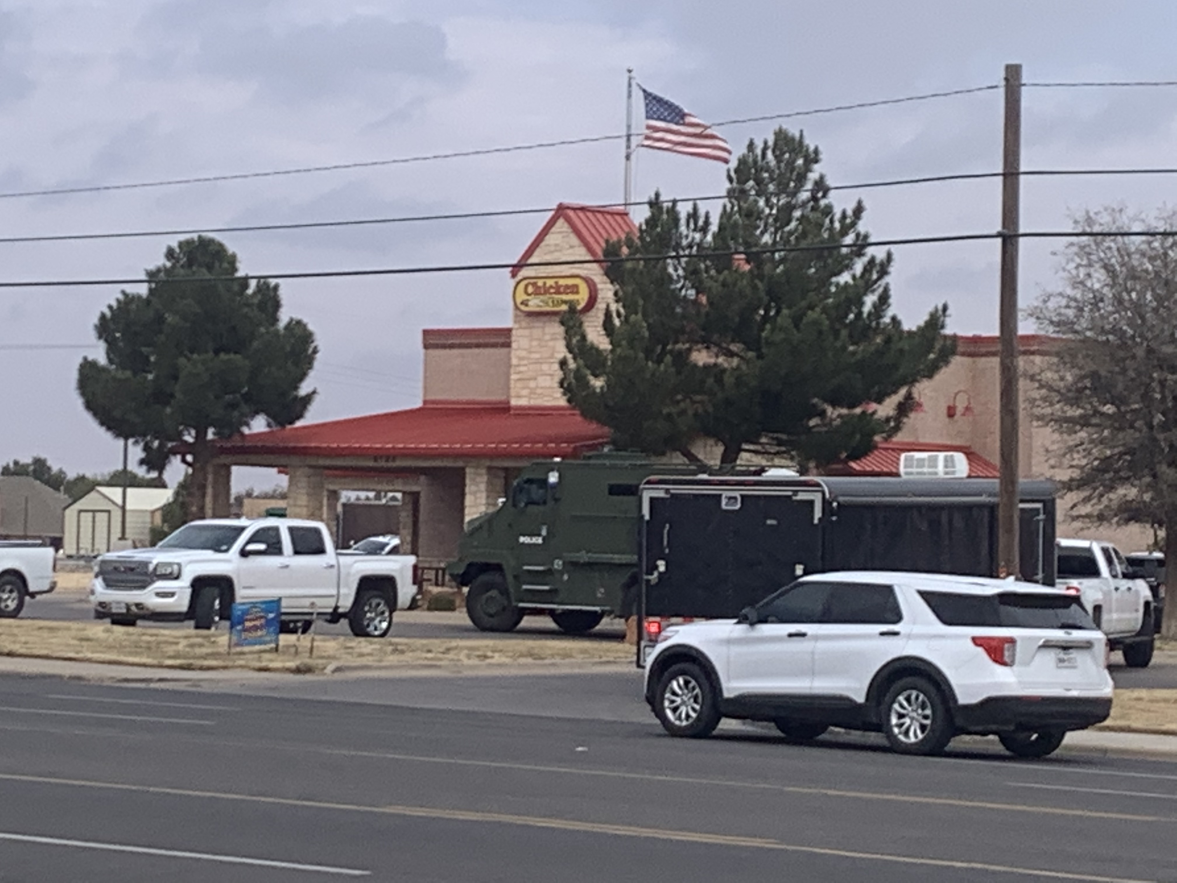 Police provide new details on Tuesday SWAT standoff in Central Lubbock  neighborhood, KLBK, KAMC