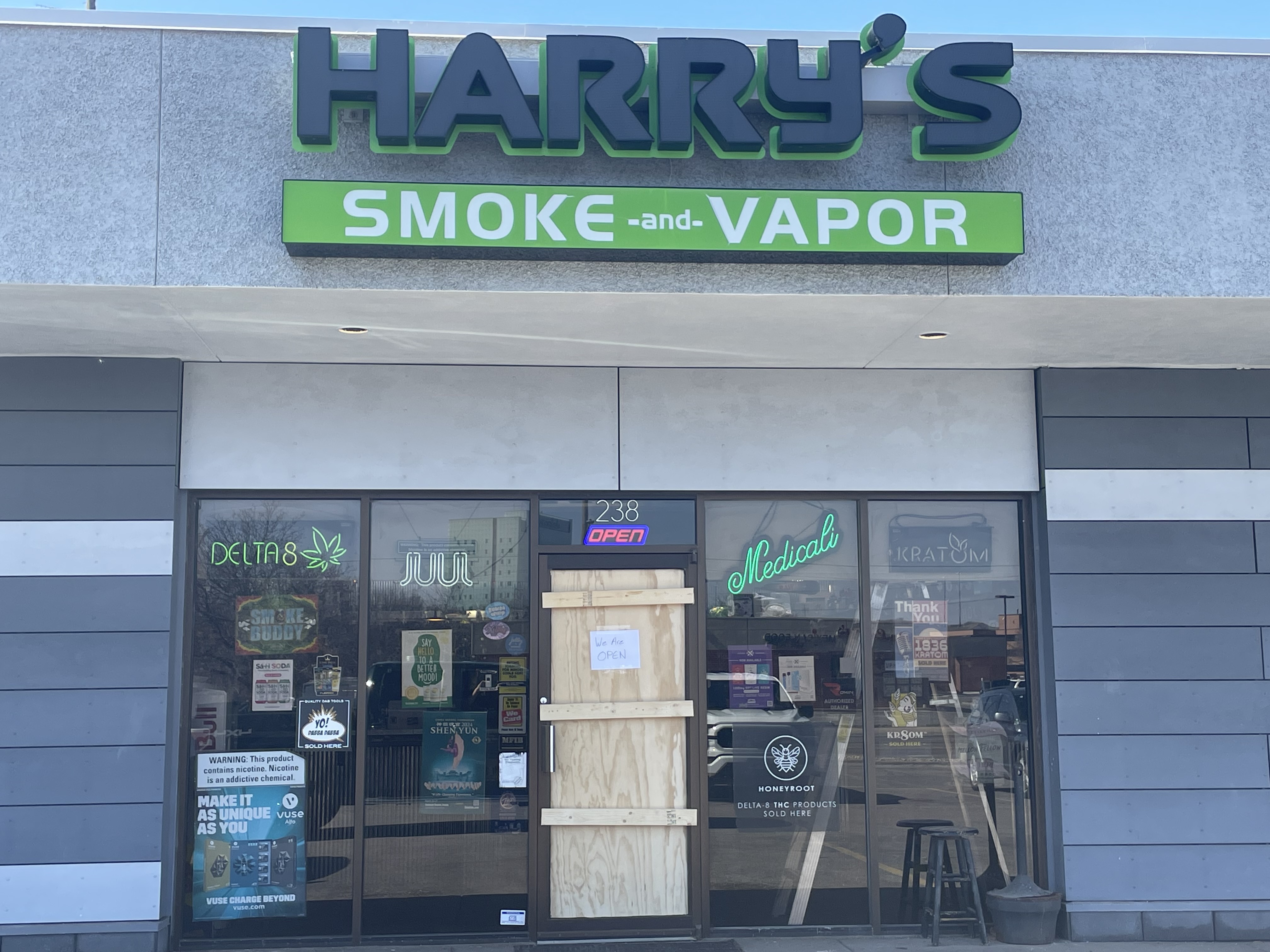 Douglas County deputies arrest juveniles for string of vape shop burglaries