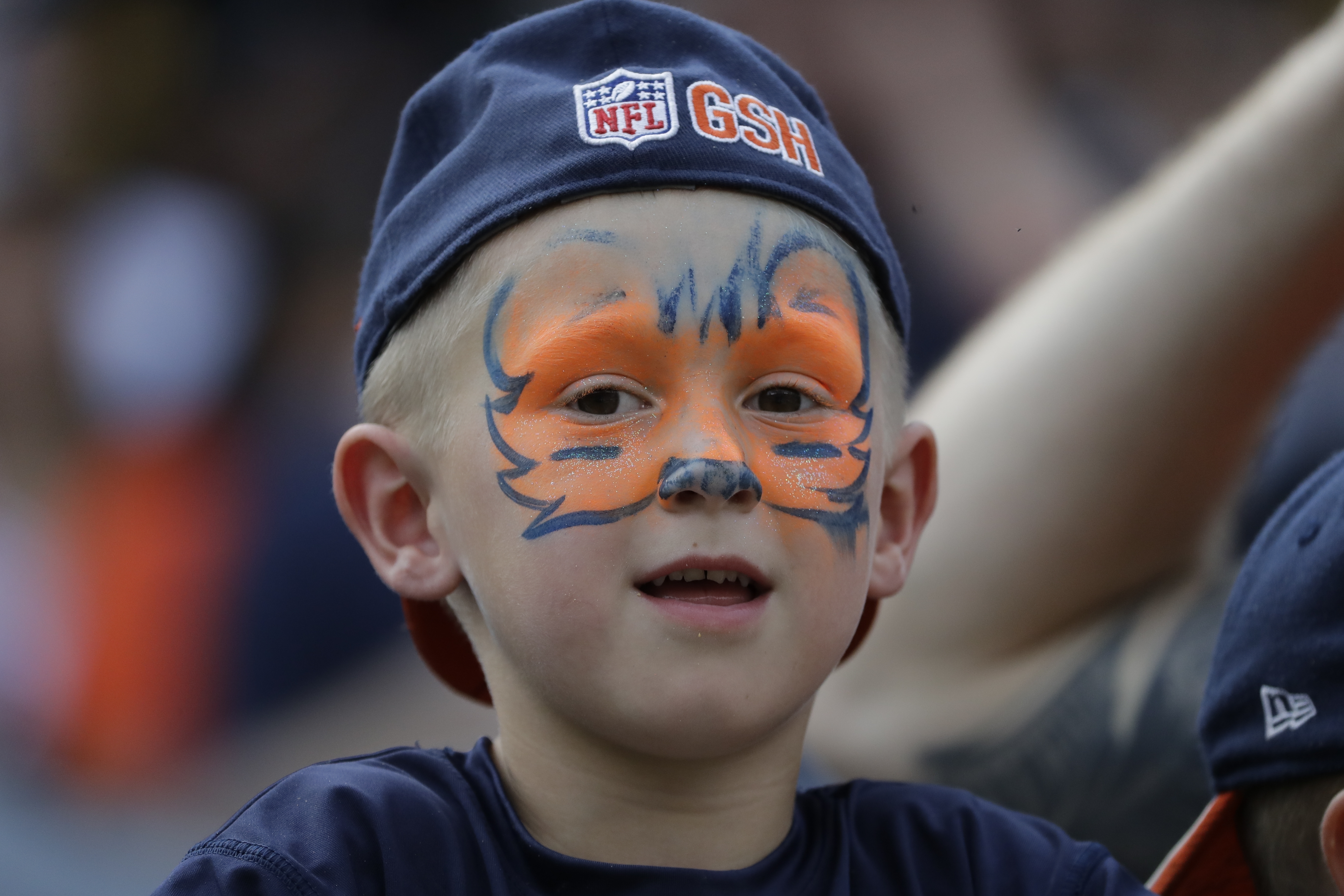 Photos: Chicago Bears sign autographs for fans at training camp