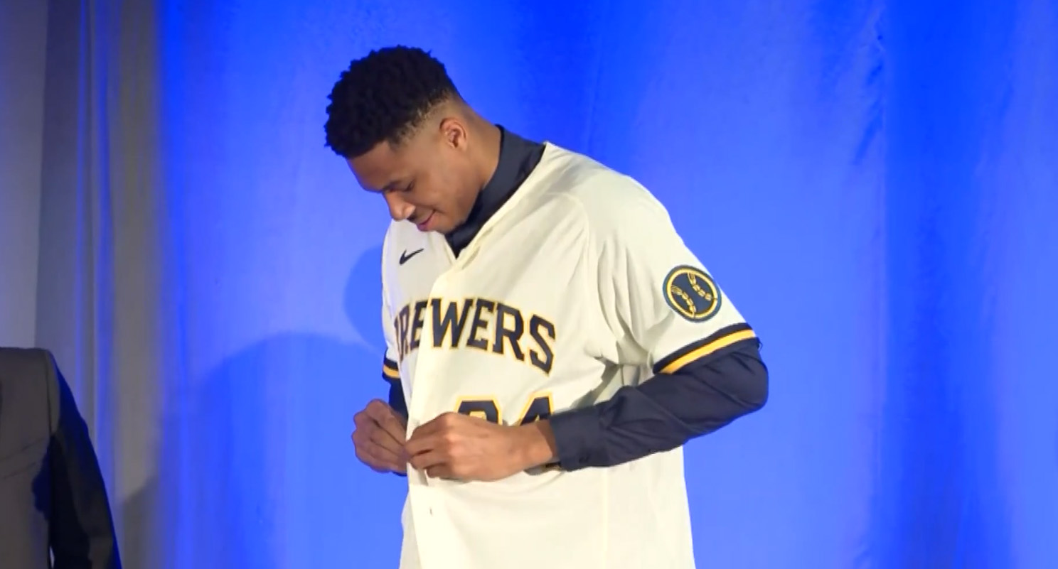 Giannis Antetokounmpo purchases stake in the Brewers