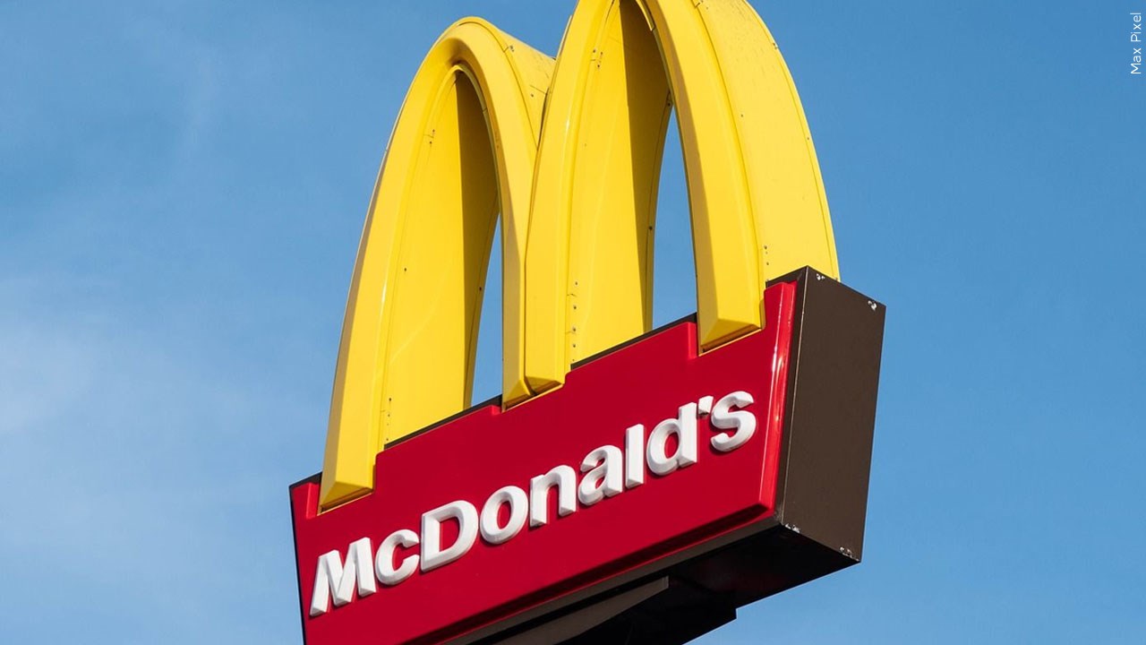 McDonald's customers shrug off higher menu prices as revenue jumps