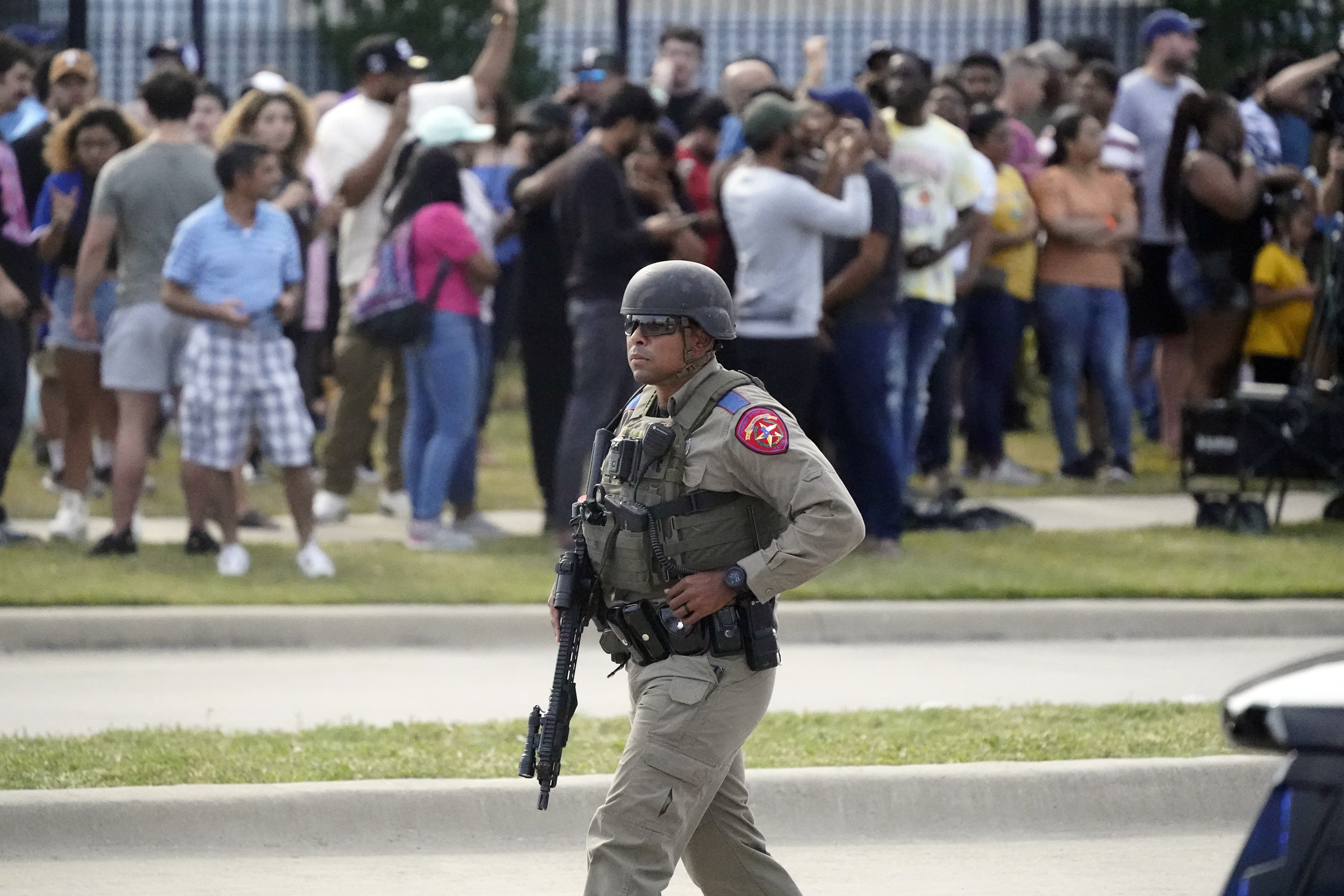 We started running': 8 killed in Texas outlet mall shooting, U.S.