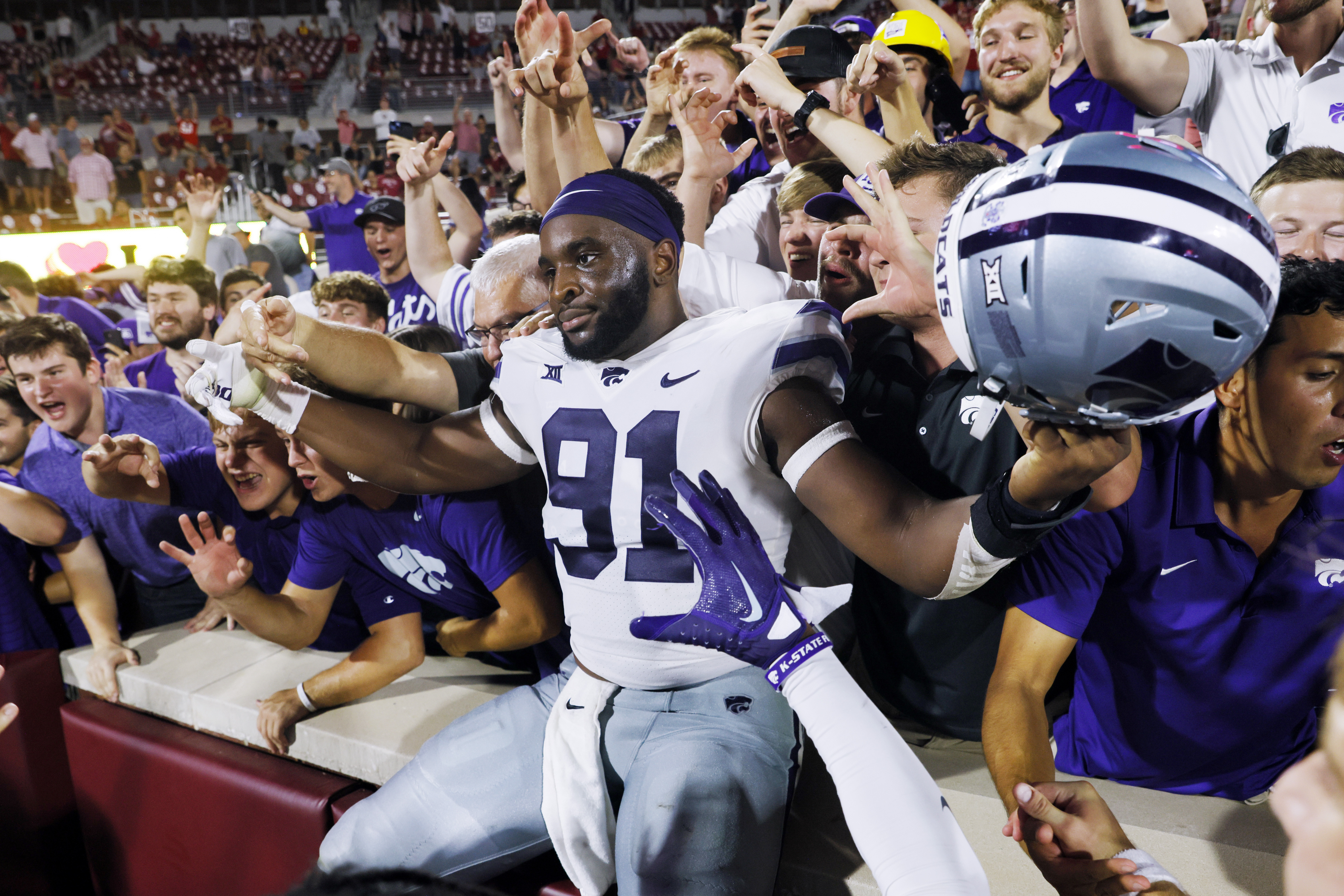 Dallas Cowboys 2023 NFL Draft pick makes for emotional father-son scene:  watch 