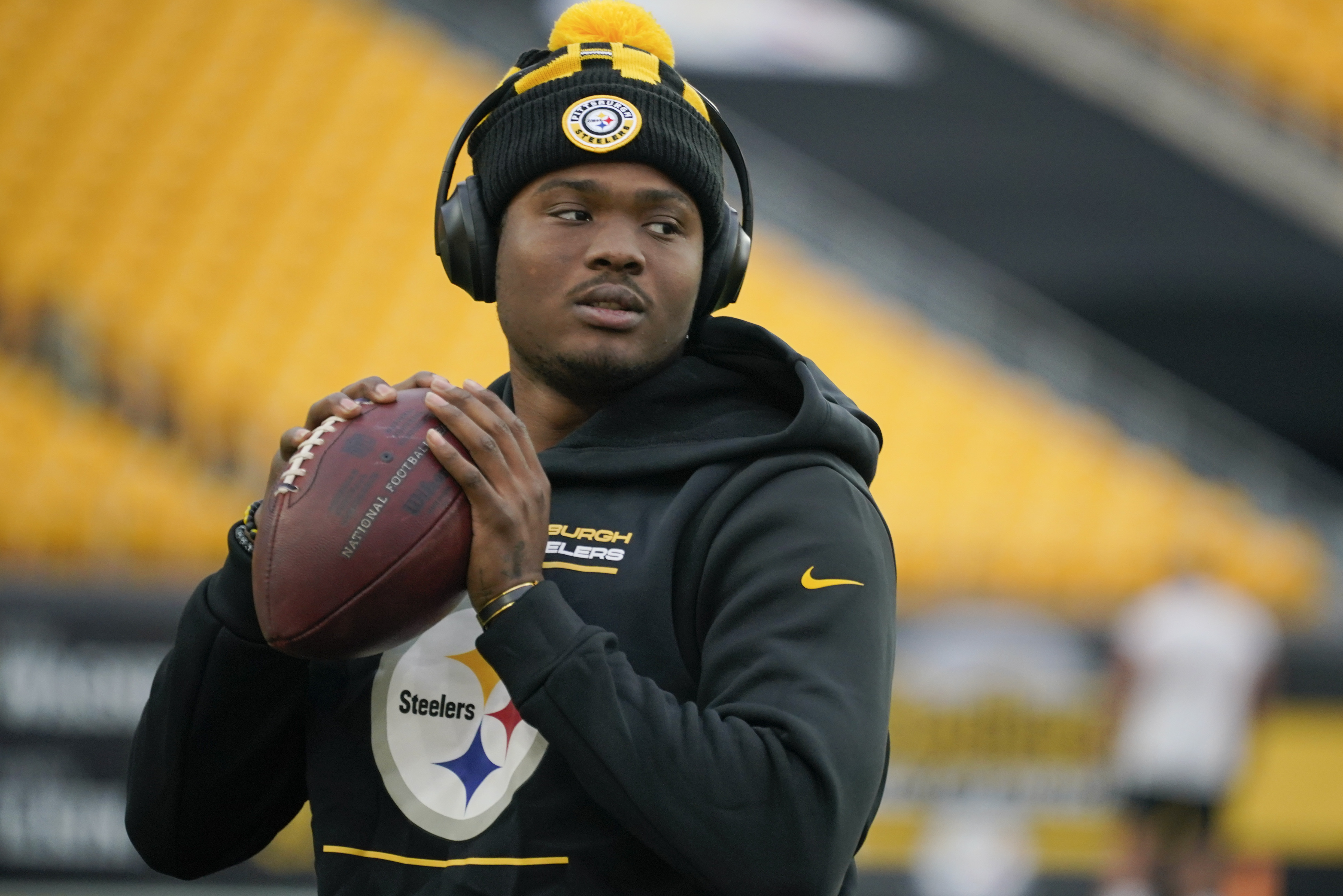 Pittsburgh Steelers quarterback Dwayne Haskins fatally struck by a dump  truck on Florida highway, police say