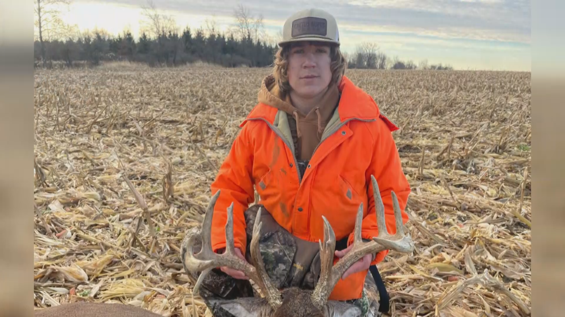 Archery hunter shoots massive 16-point buck